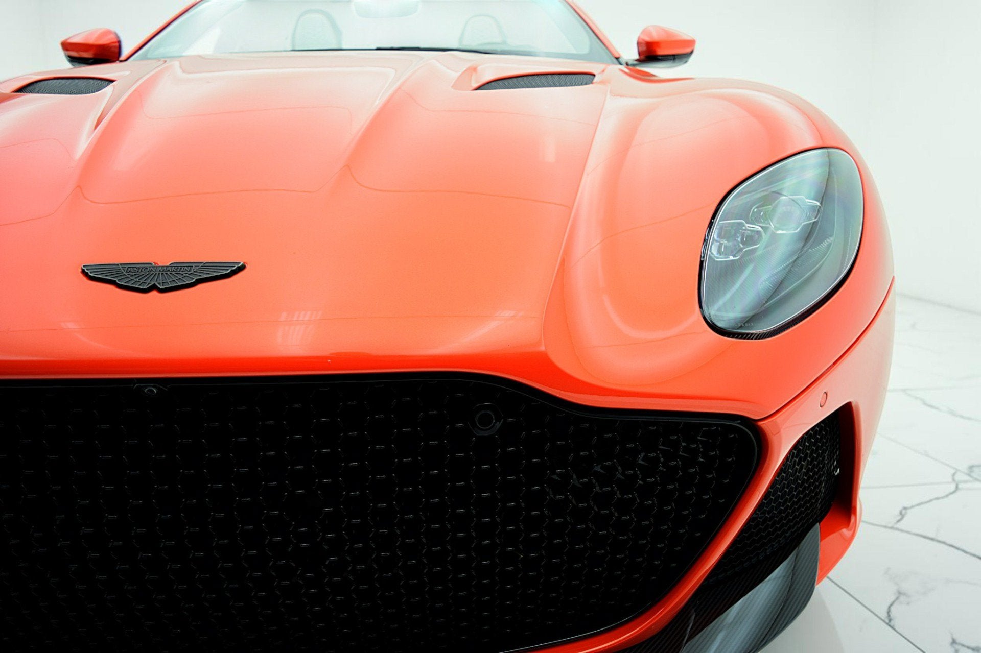 2023 Aston Martin DBS Volante