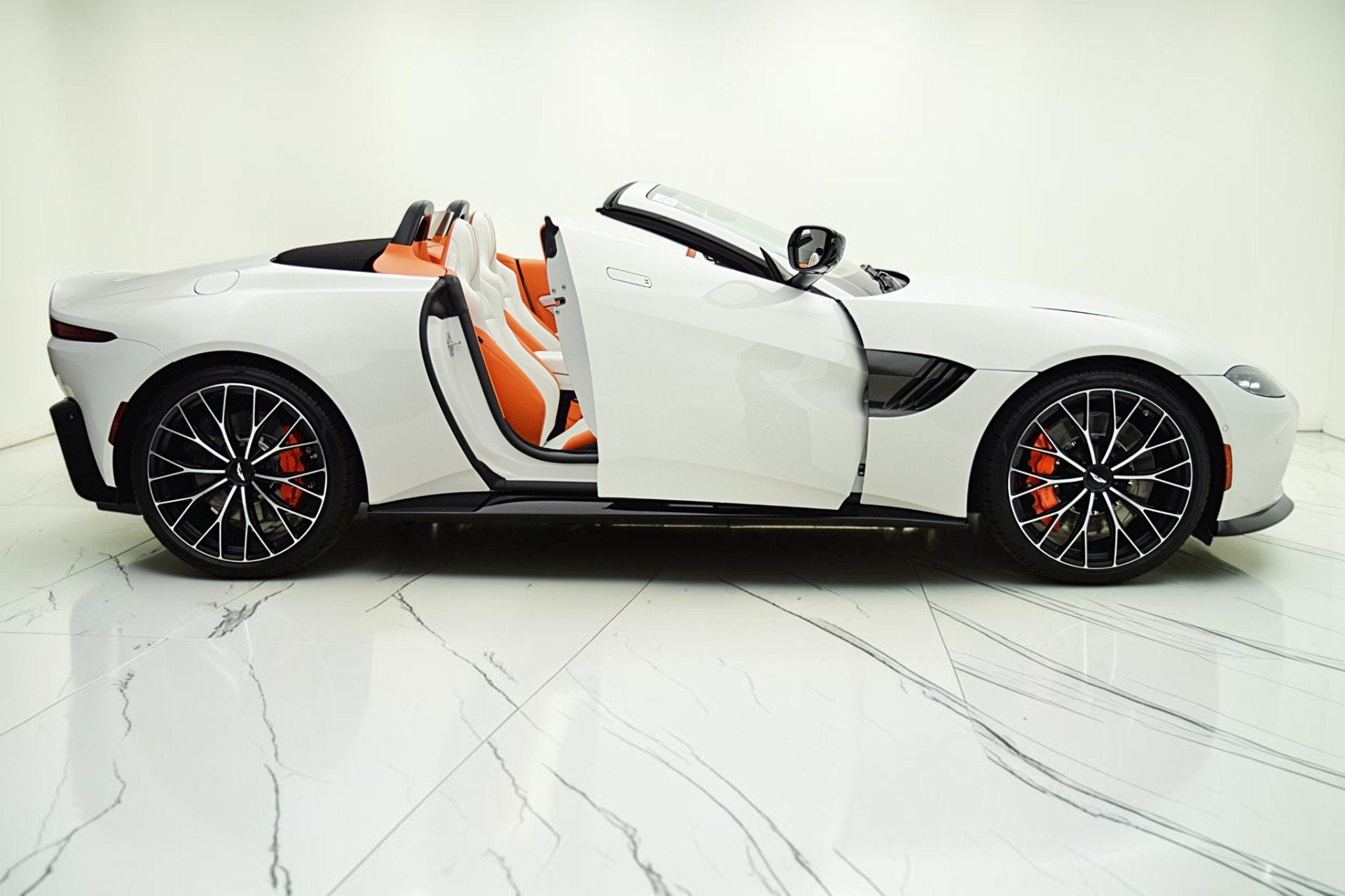 2023 Aston Martin Vantage Roadster