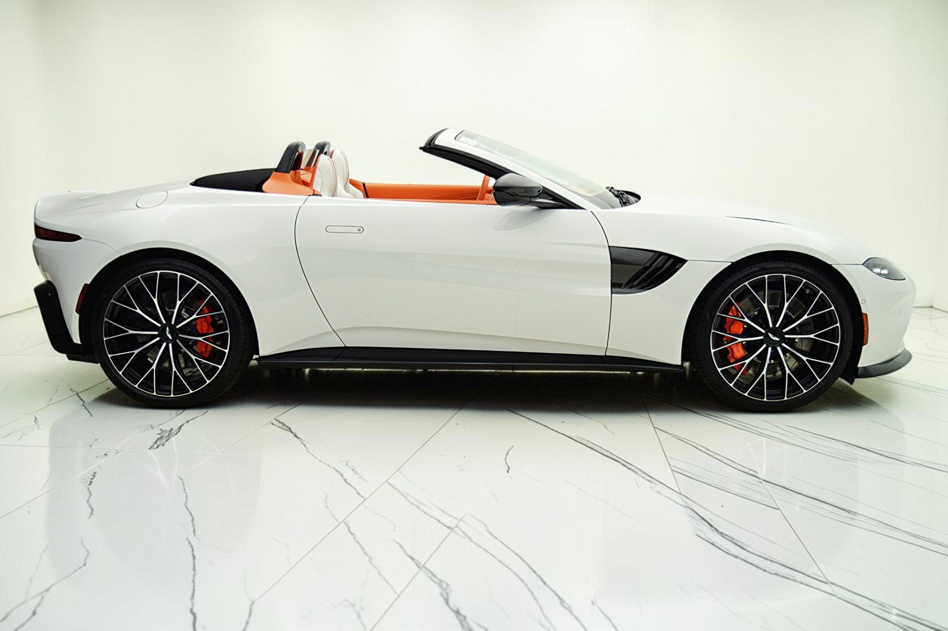 2023 Aston Martin Vantage Roadster