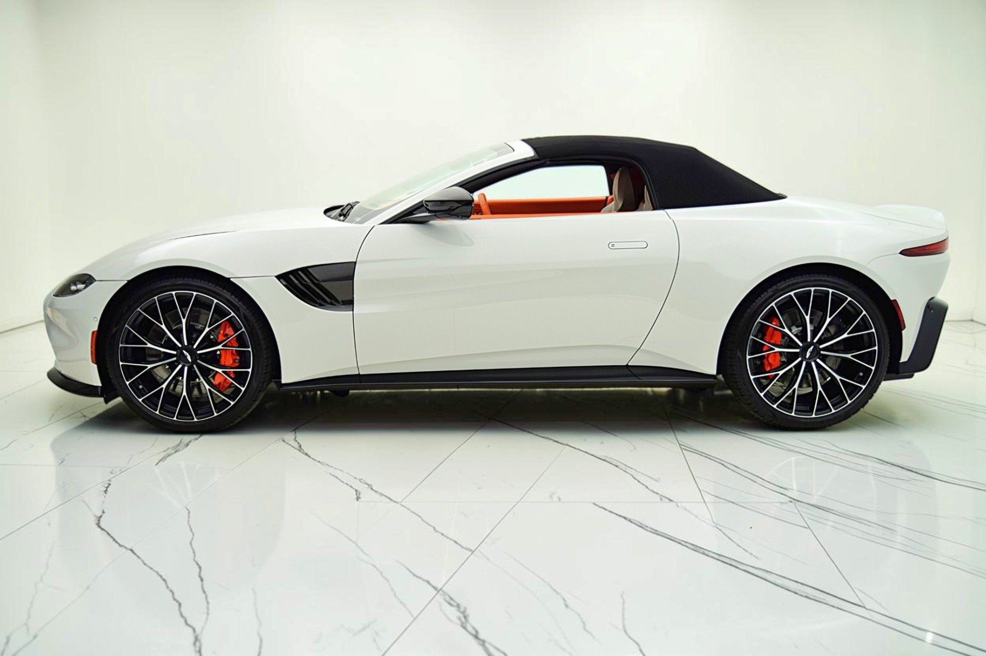 2023 Aston Martin Vantage Roadster