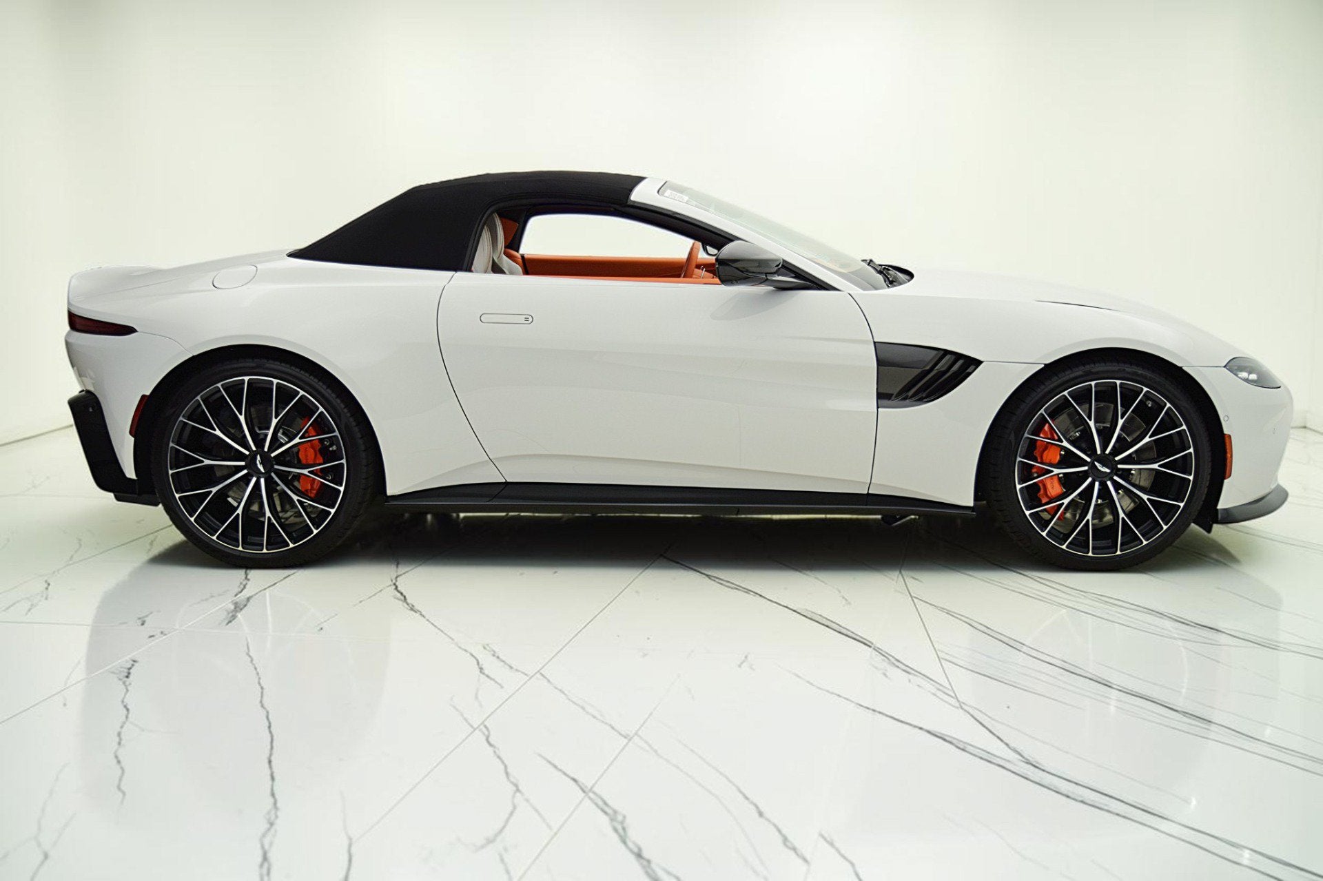2023 Aston Martin Vantage Roadster