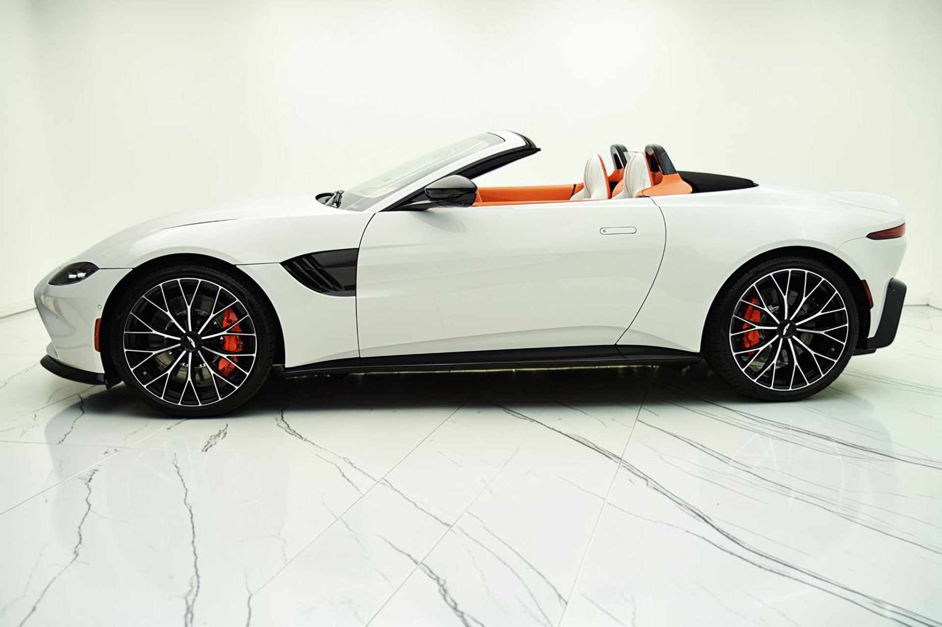 2023 Aston Martin Vantage Roadster