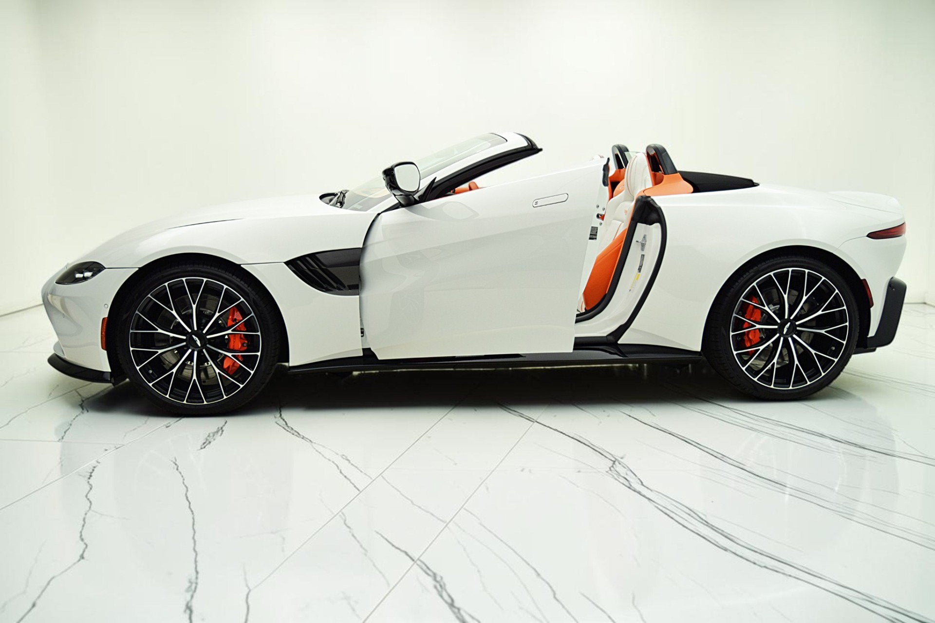 2023 Aston Martin Vantage Roadster