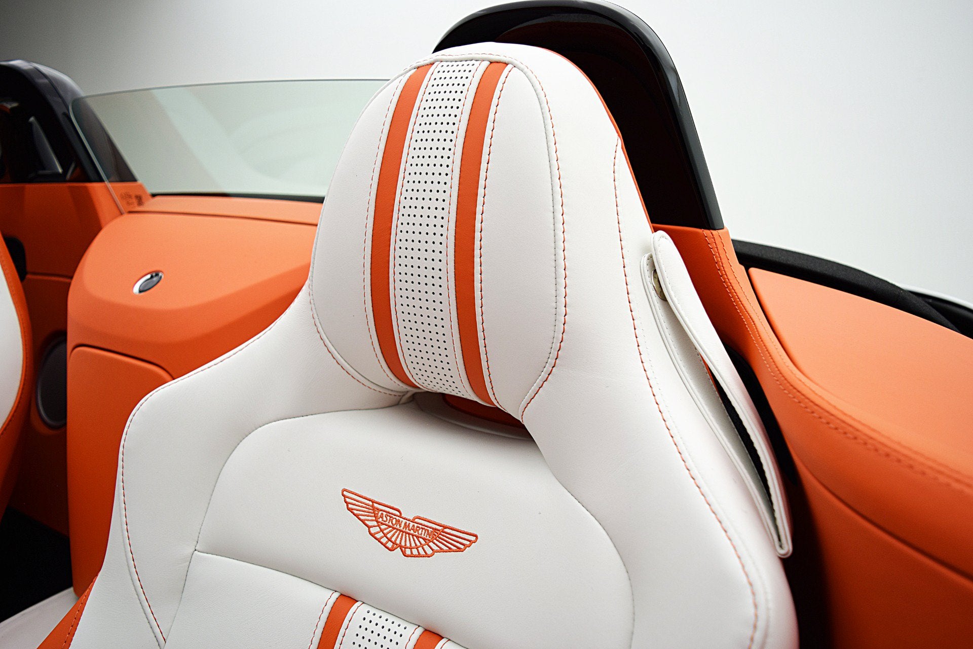 2023 Aston Martin Vantage Roadster