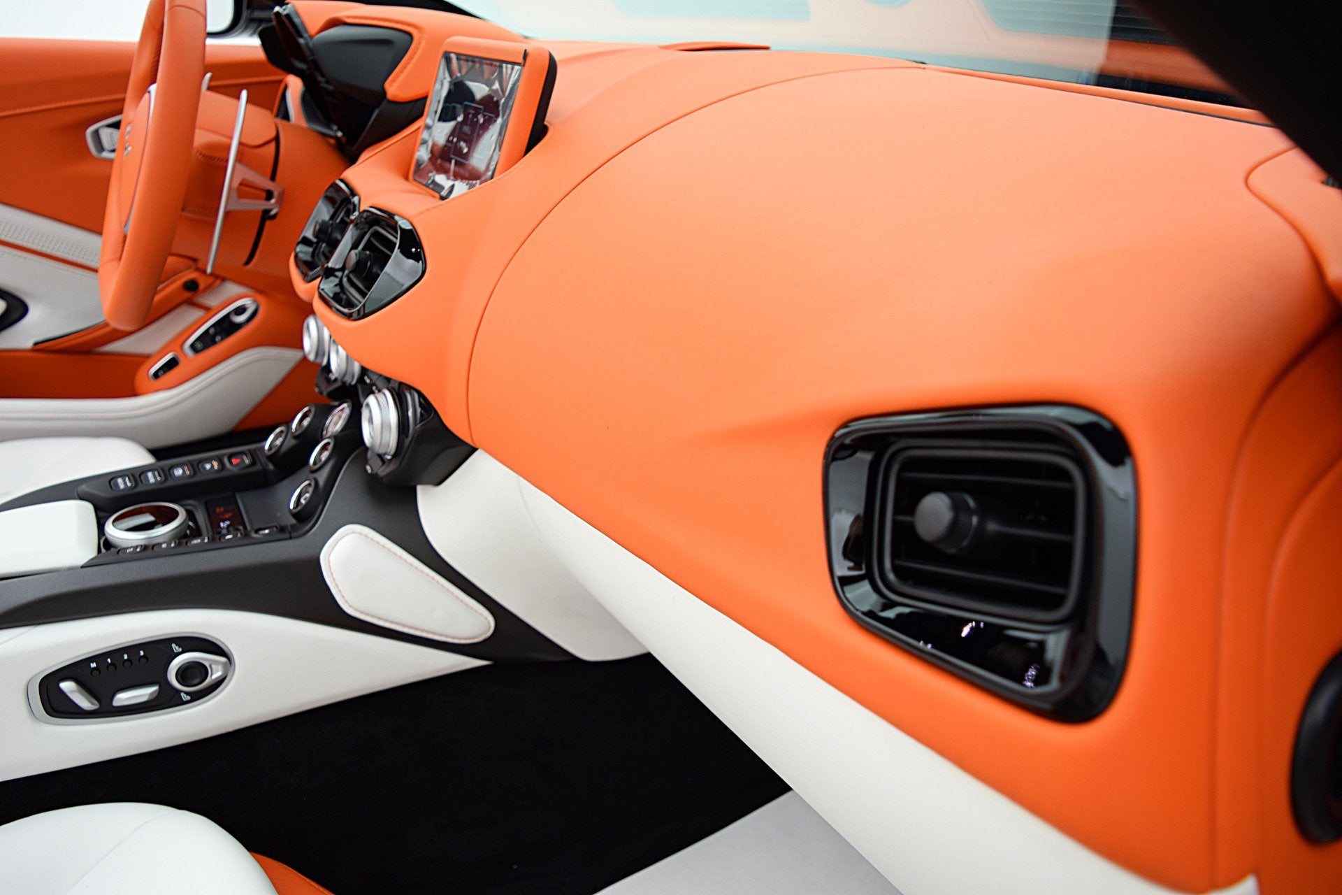 2023 Aston Martin Vantage Roadster