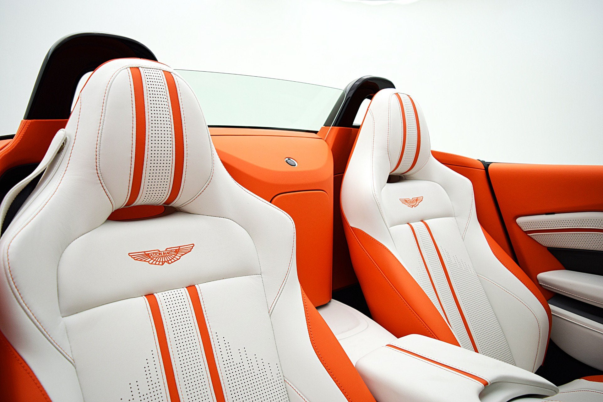 2023 Aston Martin Vantage Roadster