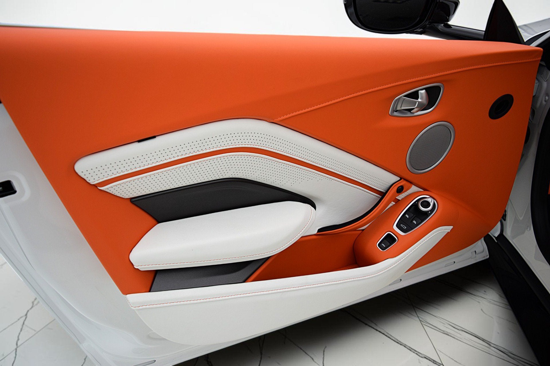 2023 Aston Martin Vantage Roadster