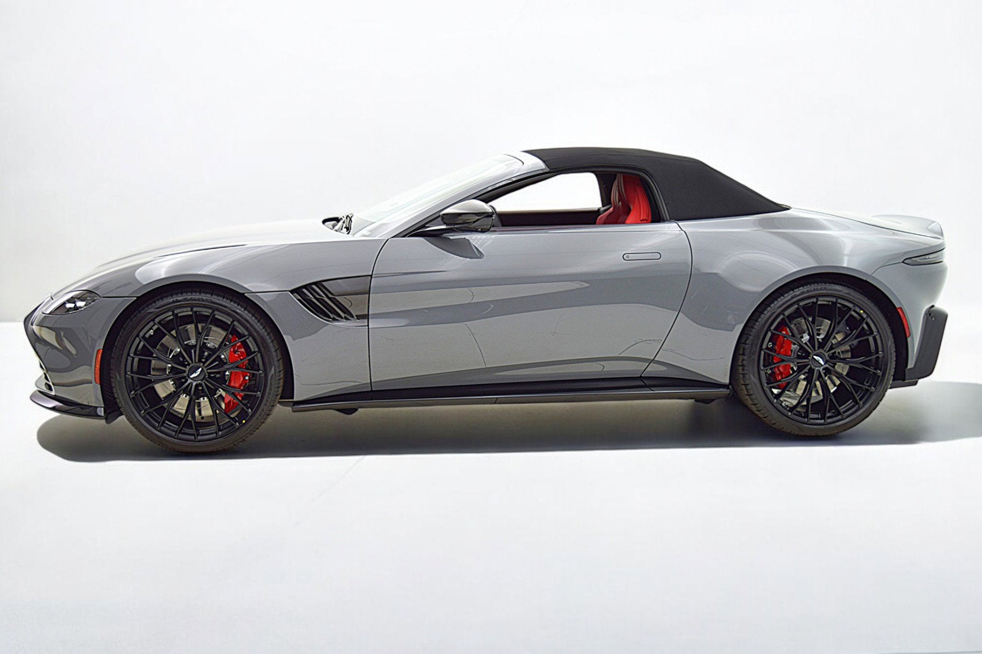 2023 Aston Martin Vantage Roadster