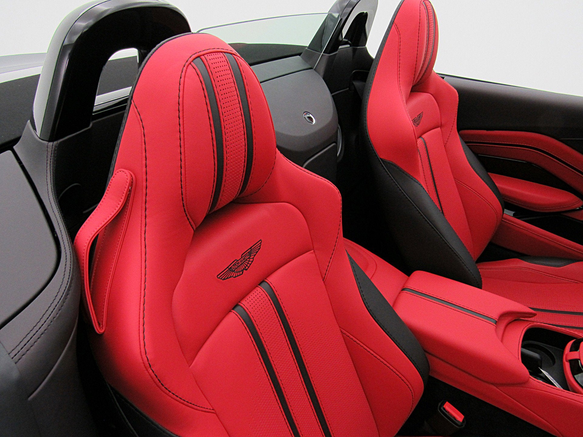 2023 Aston Martin Vantage Roadster