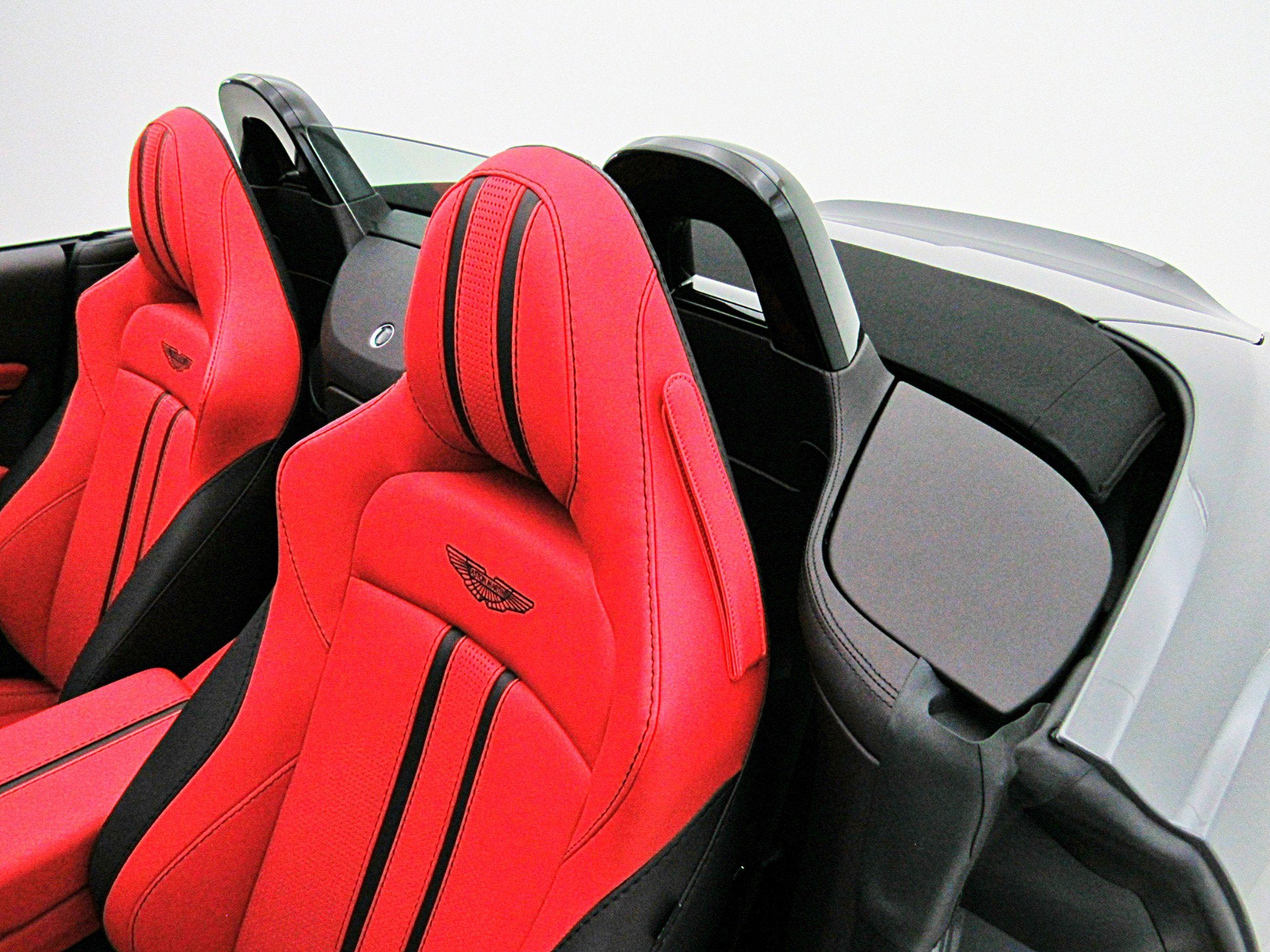 2023 Aston Martin Vantage Roadster