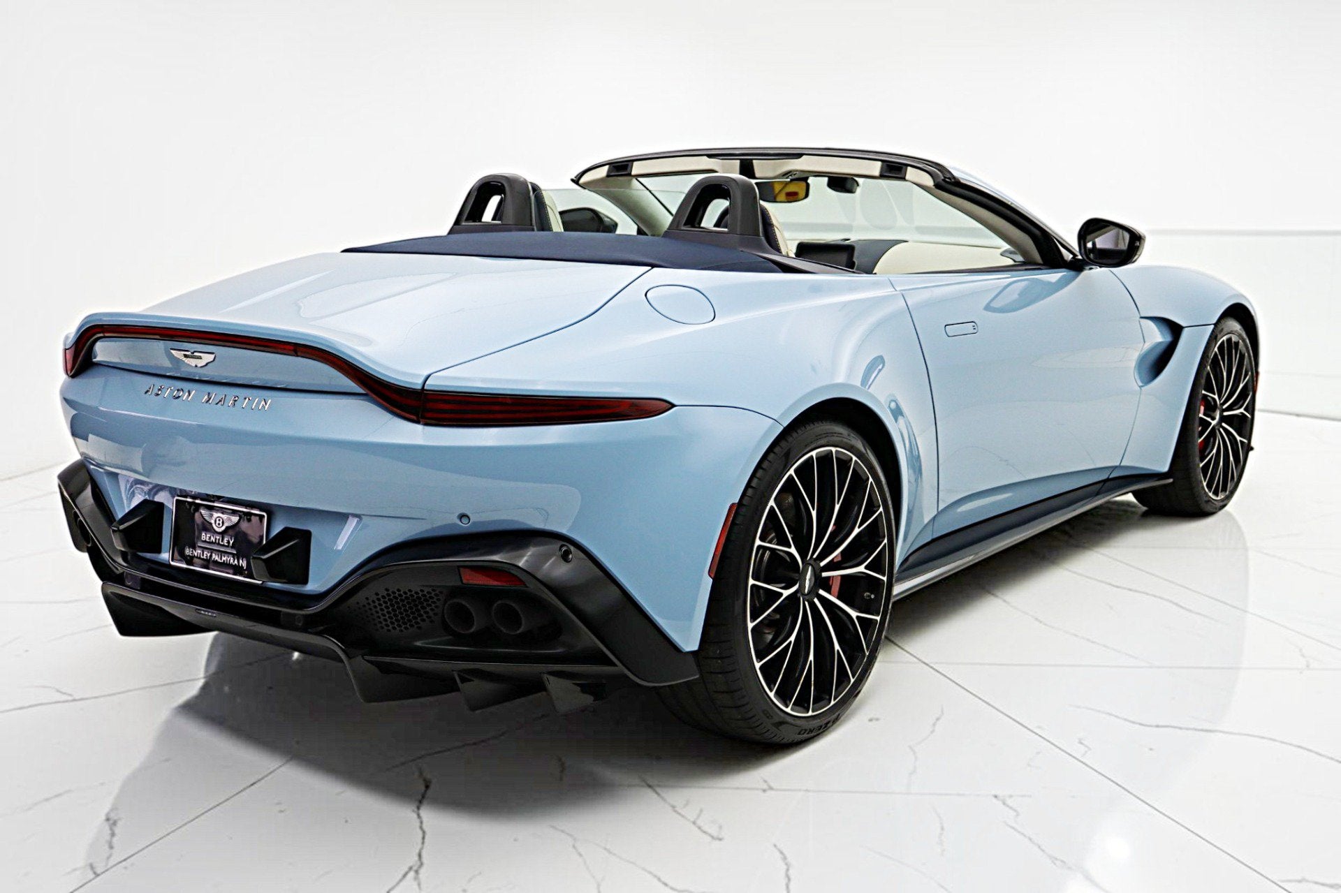 2022 Aston Martin Vantage Roadster