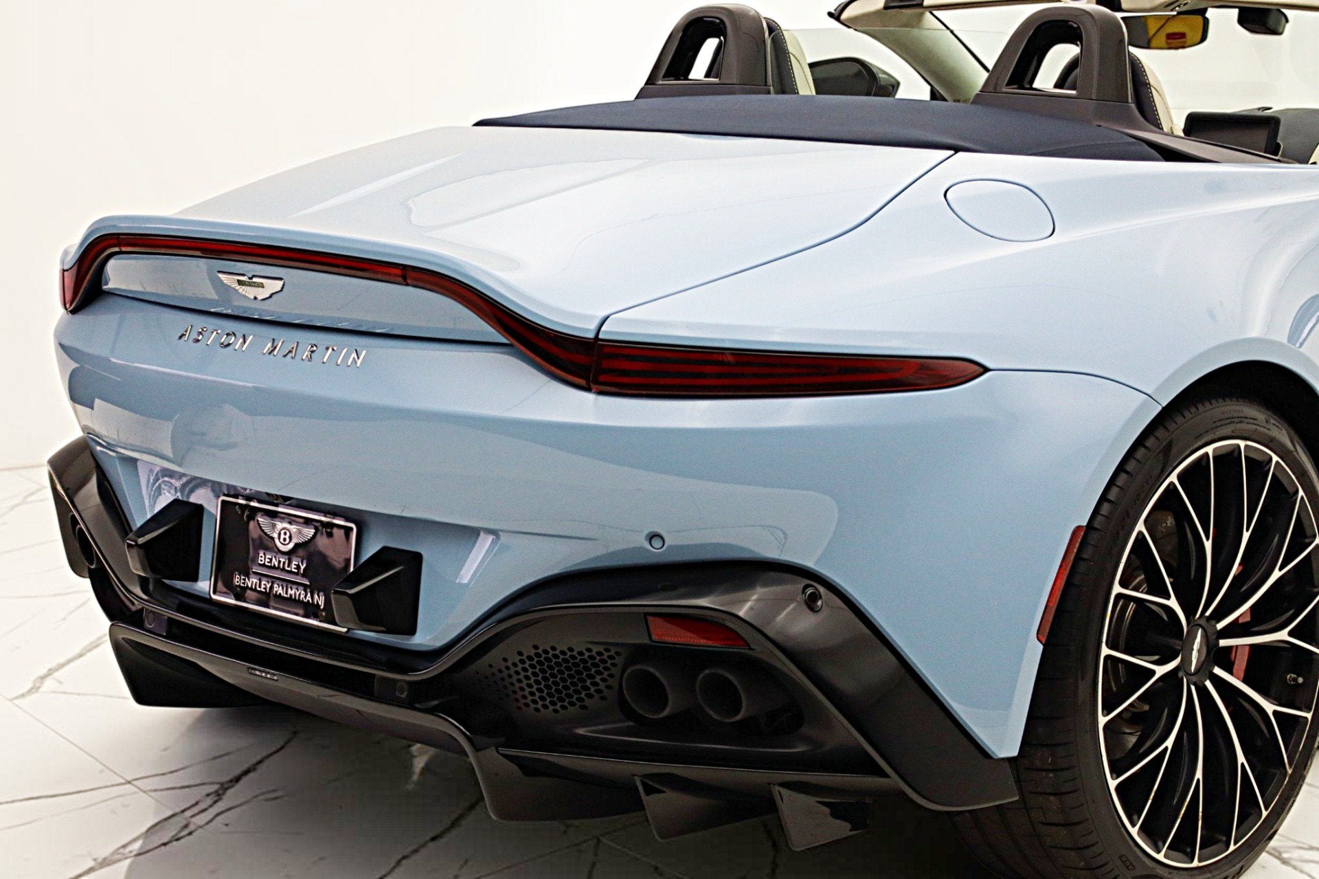 2022 Aston Martin Vantage Roadster