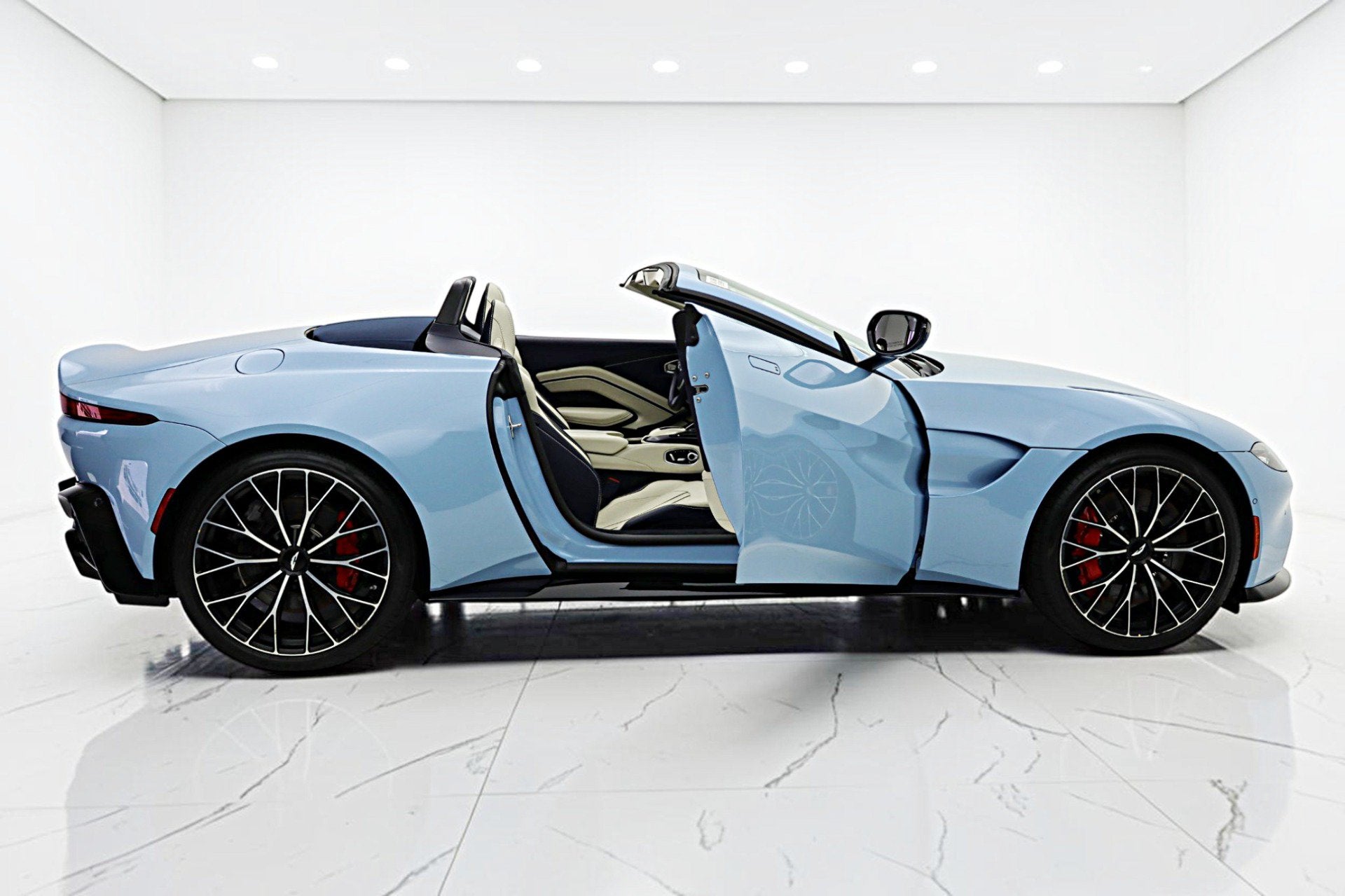 2022 Aston Martin Vantage Roadster