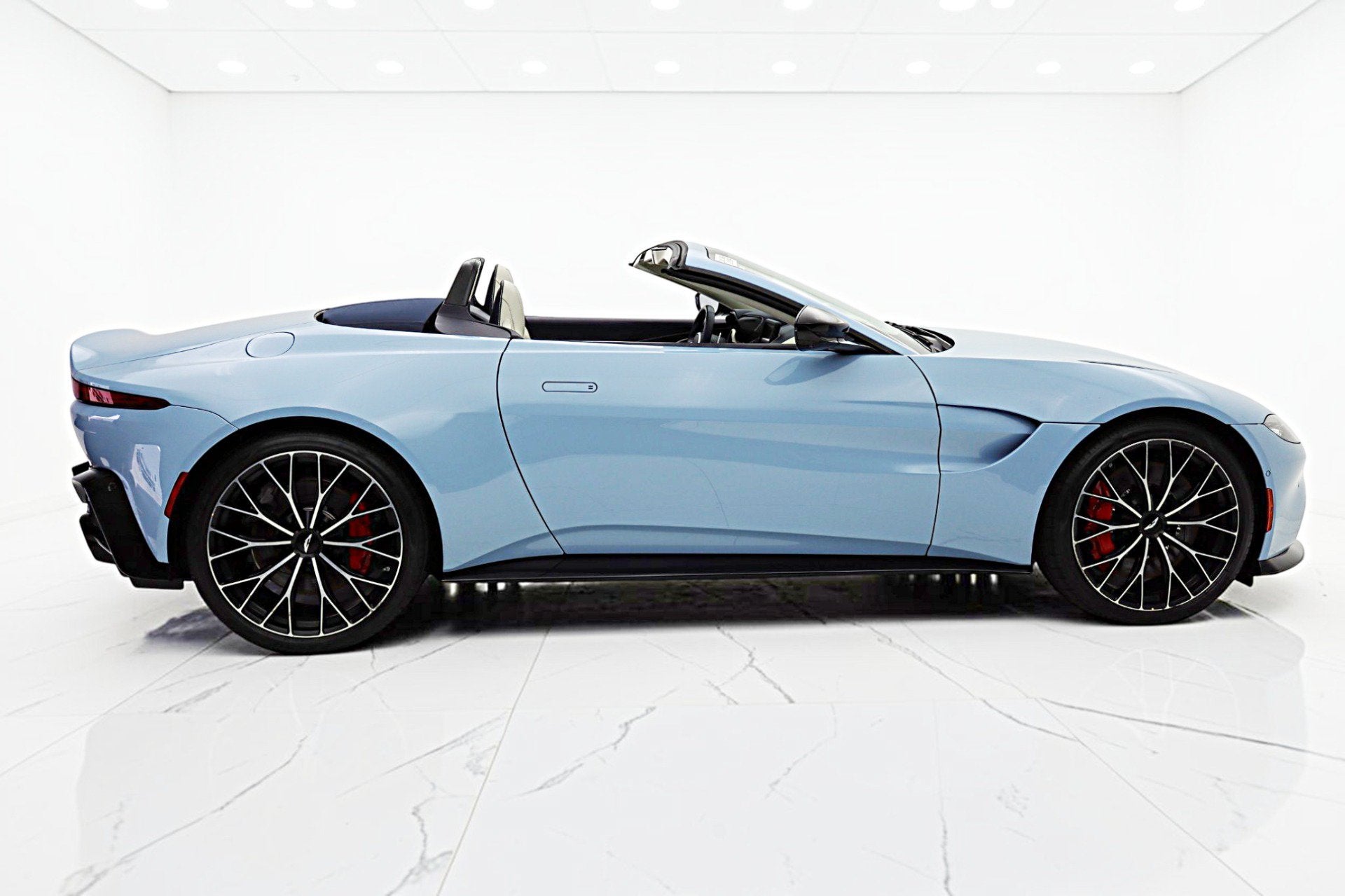 2022 Aston Martin Vantage Roadster