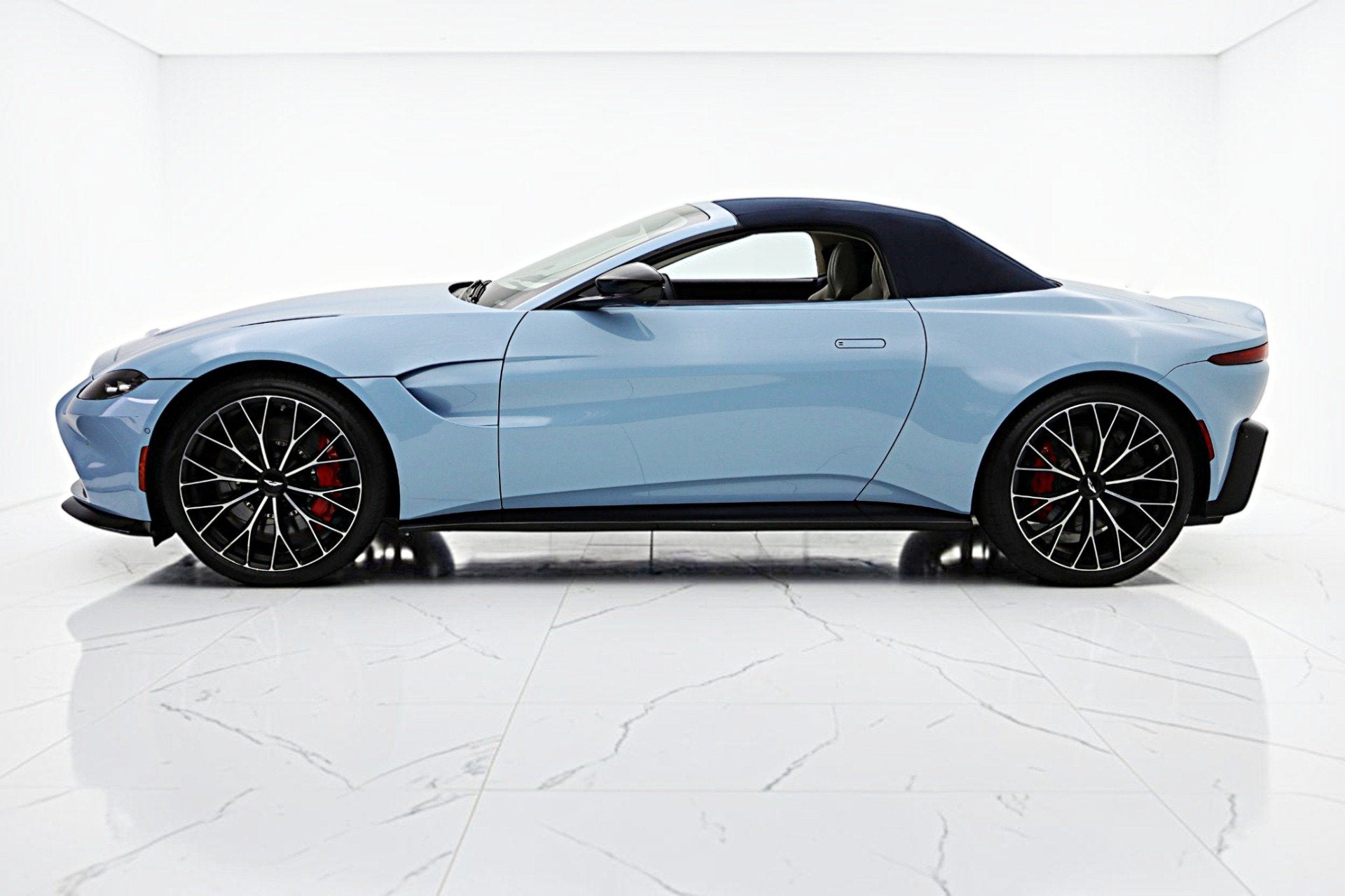 2022 Aston Martin Vantage Roadster