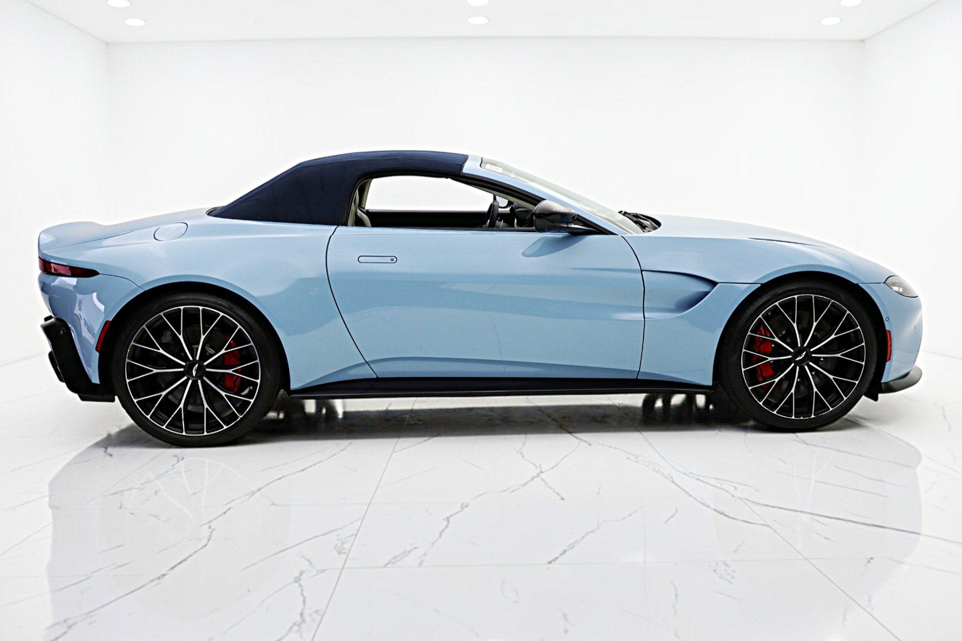 2022 Aston Martin Vantage Roadster