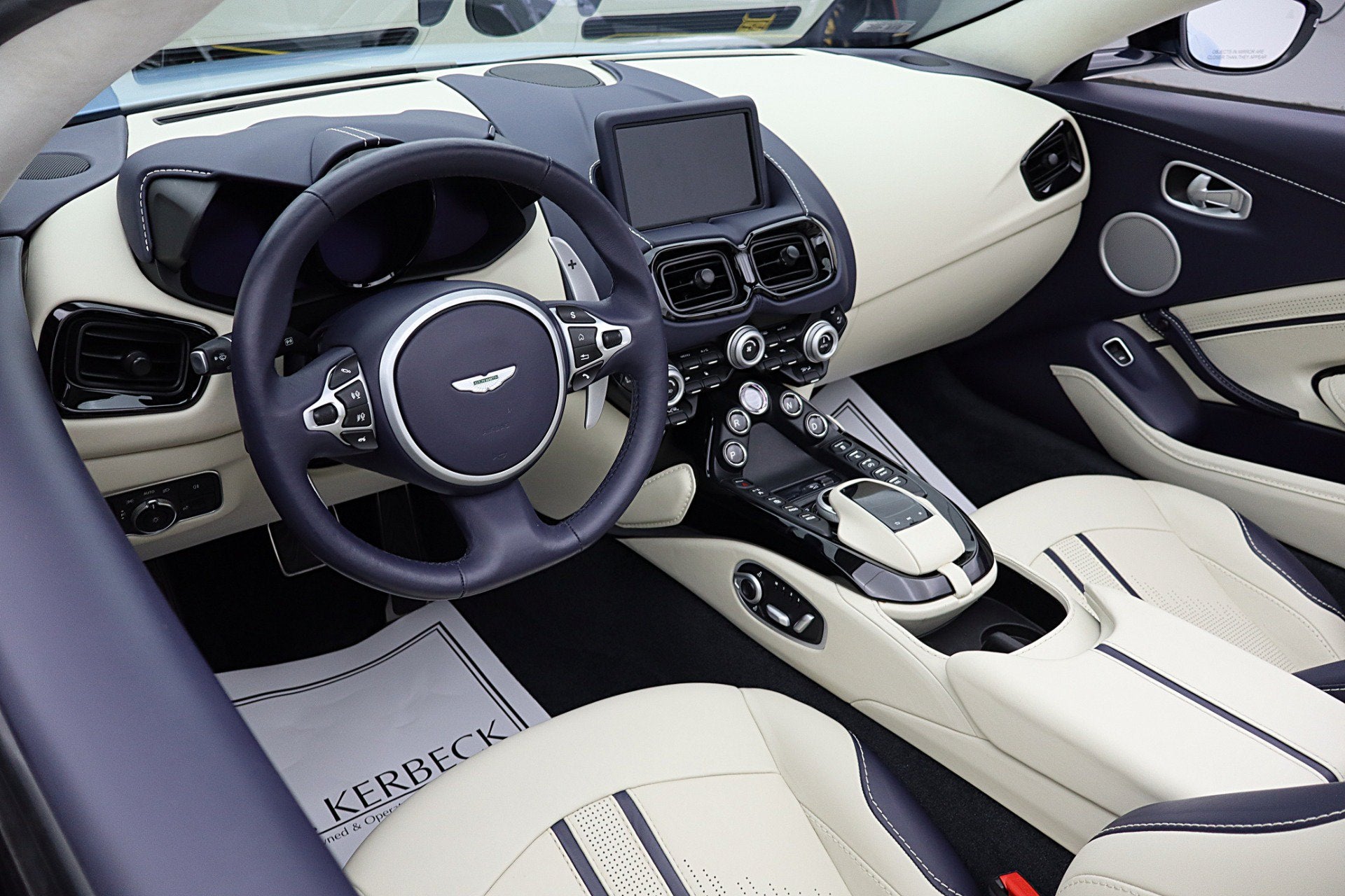 2022 Aston Martin Vantage Roadster