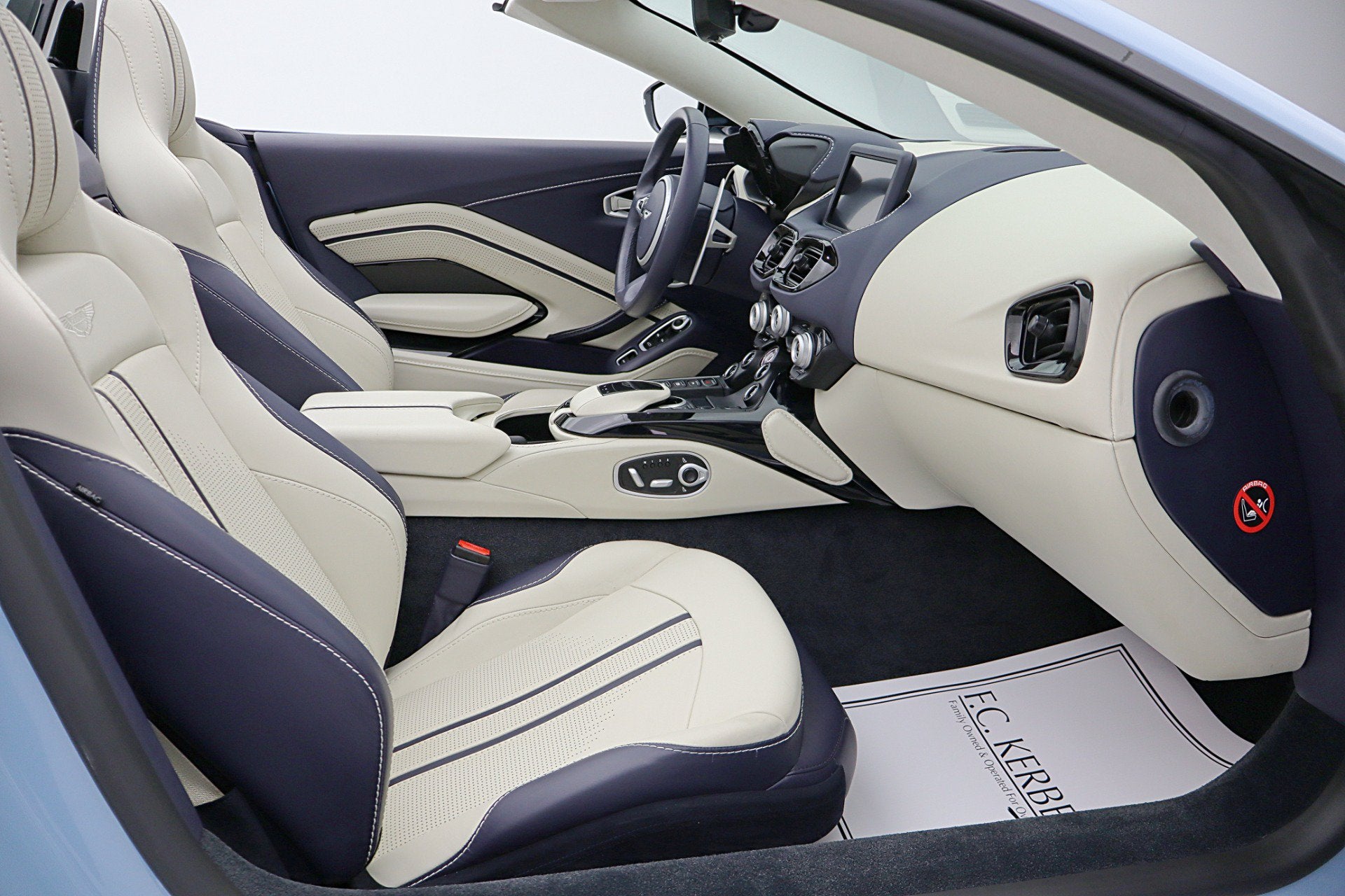 2022 Aston Martin Vantage Roadster