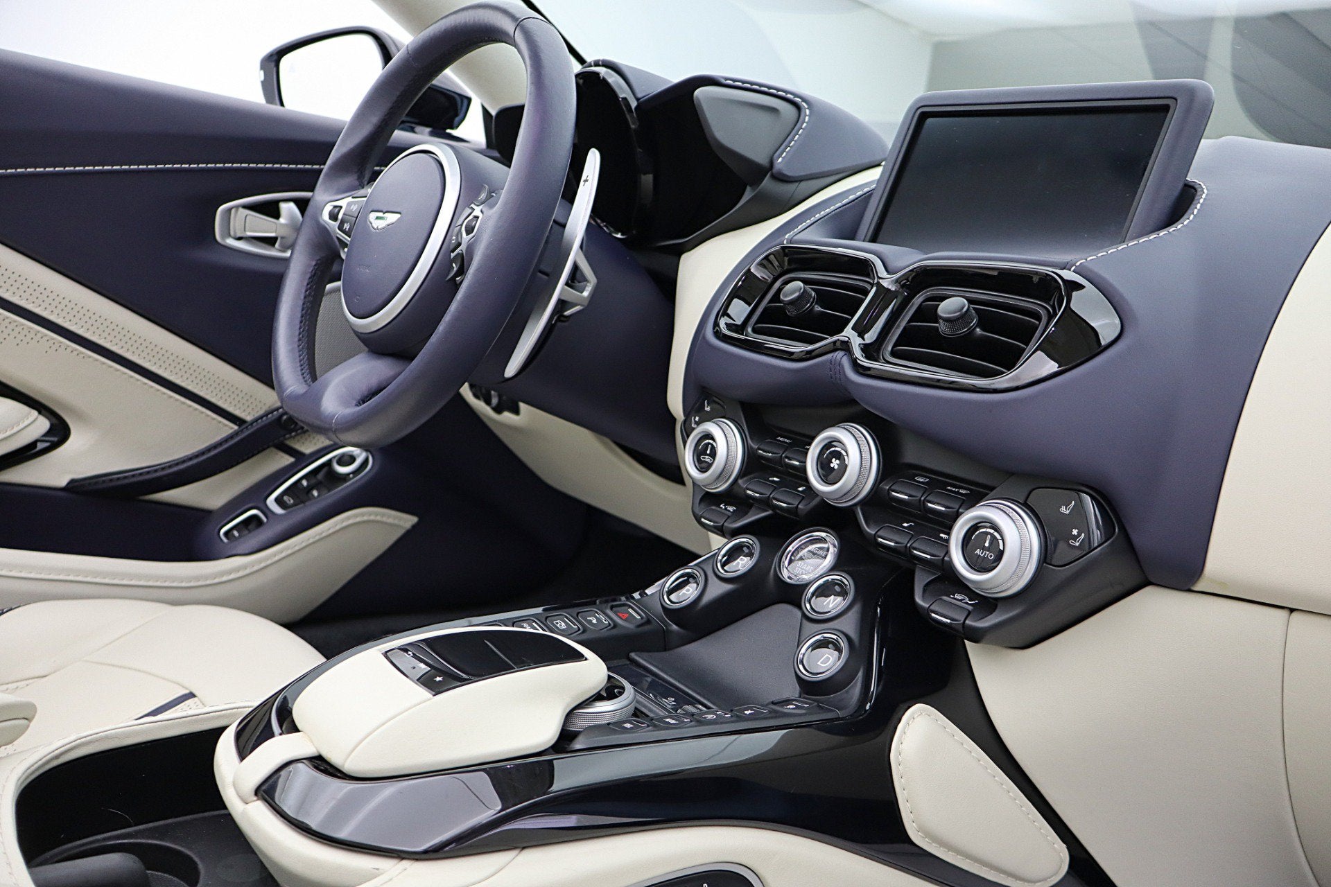 2022 Aston Martin Vantage Roadster
