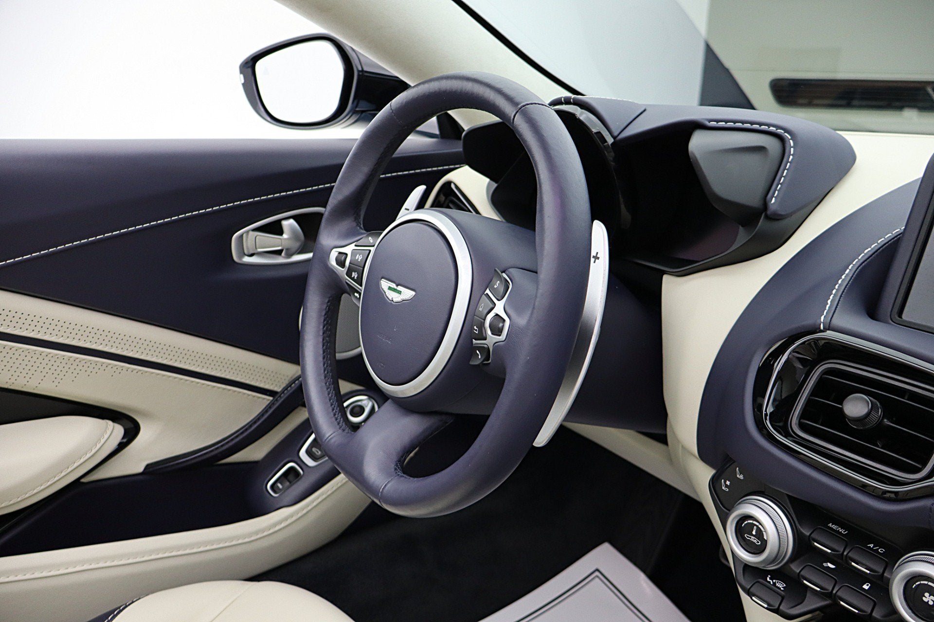 2022 Aston Martin Vantage Roadster
