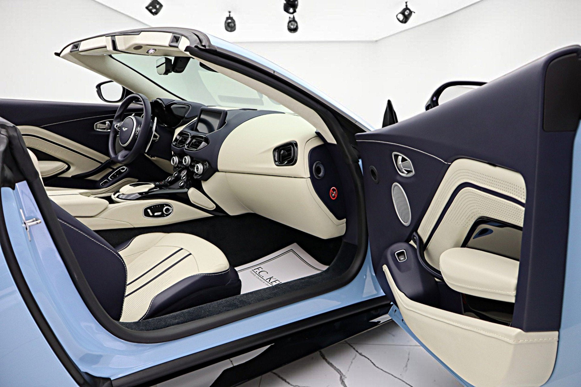 2022 Aston Martin Vantage Roadster