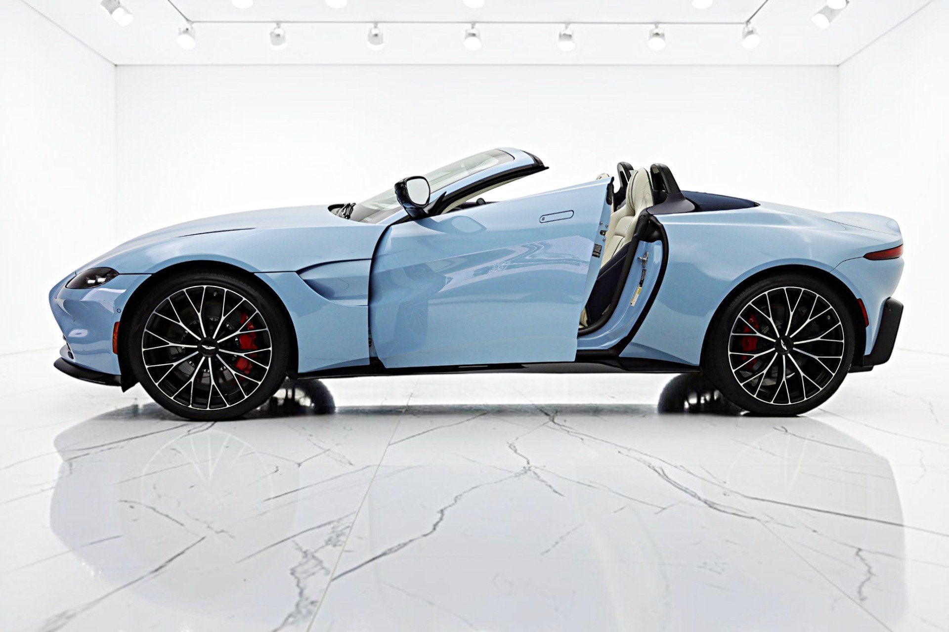 2022 Aston Martin Vantage Roadster