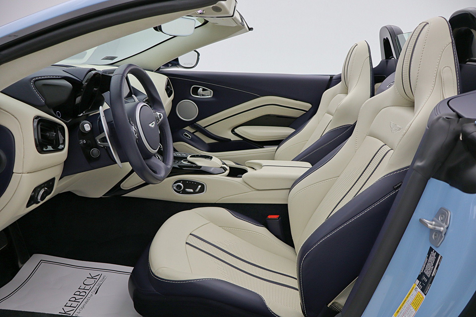 2022 Aston Martin Vantage Roadster