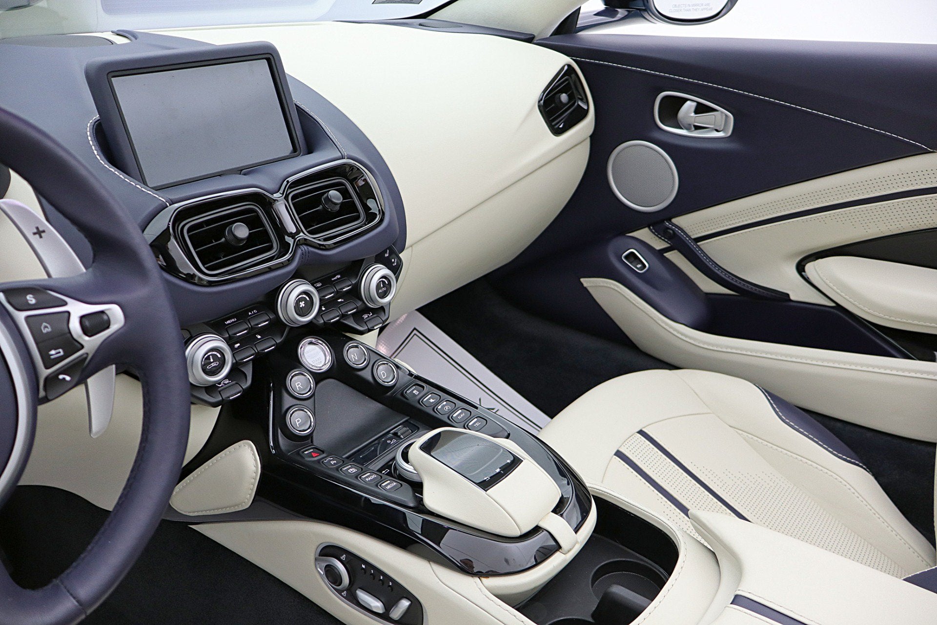 2022 Aston Martin Vantage Roadster