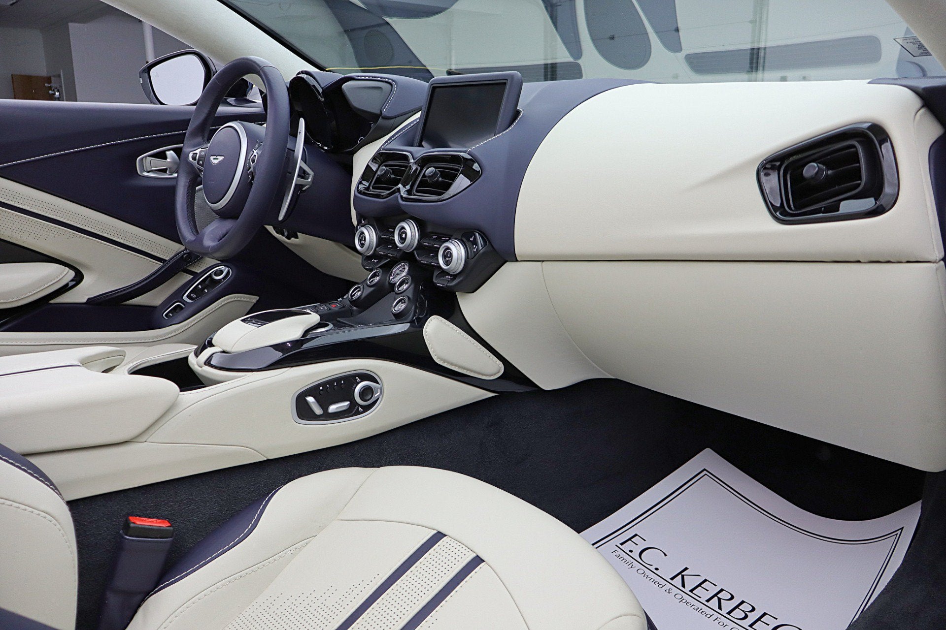 2022 Aston Martin Vantage Roadster