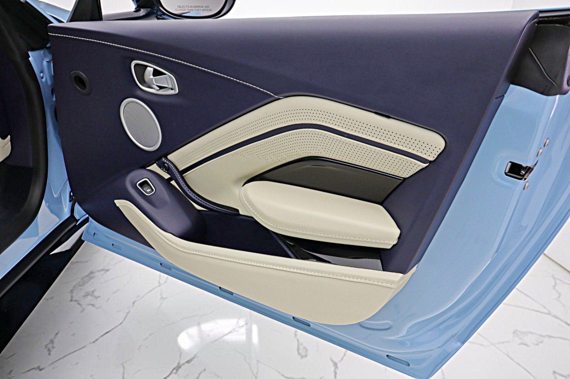 2022 Aston Martin Vantage Roadster