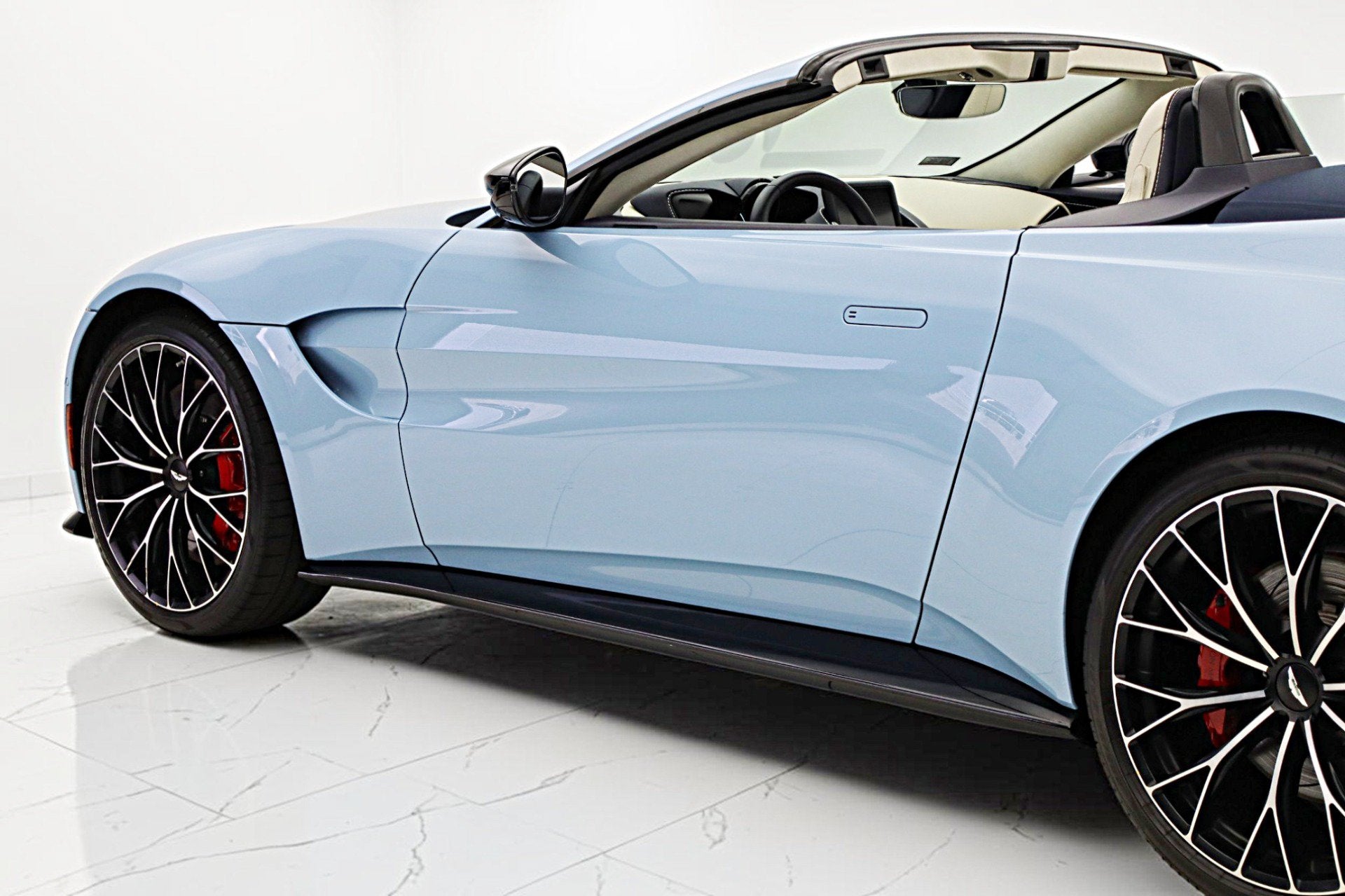 2022 Aston Martin Vantage Roadster