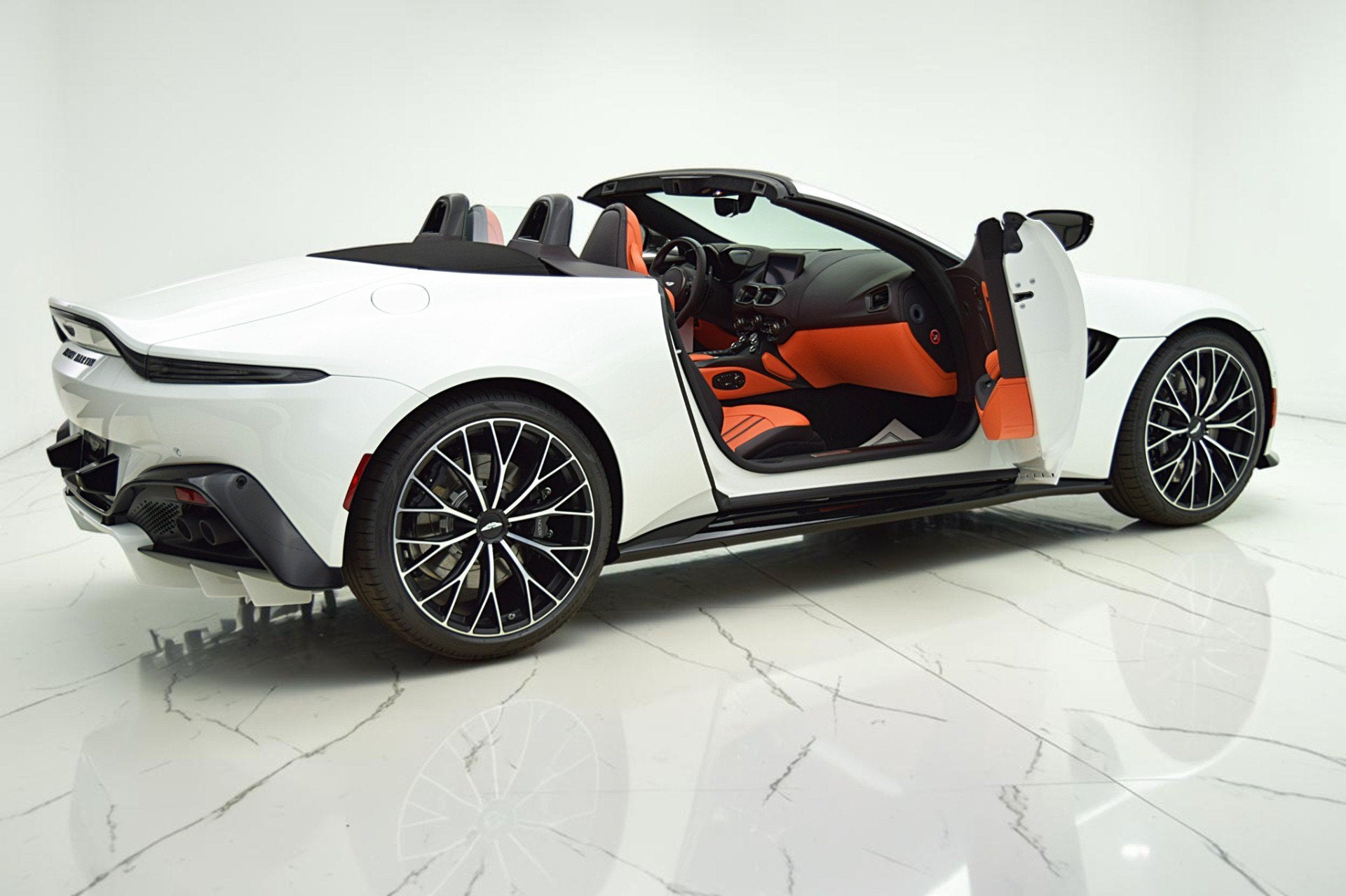 2023 Aston Martin Vantage Roadster