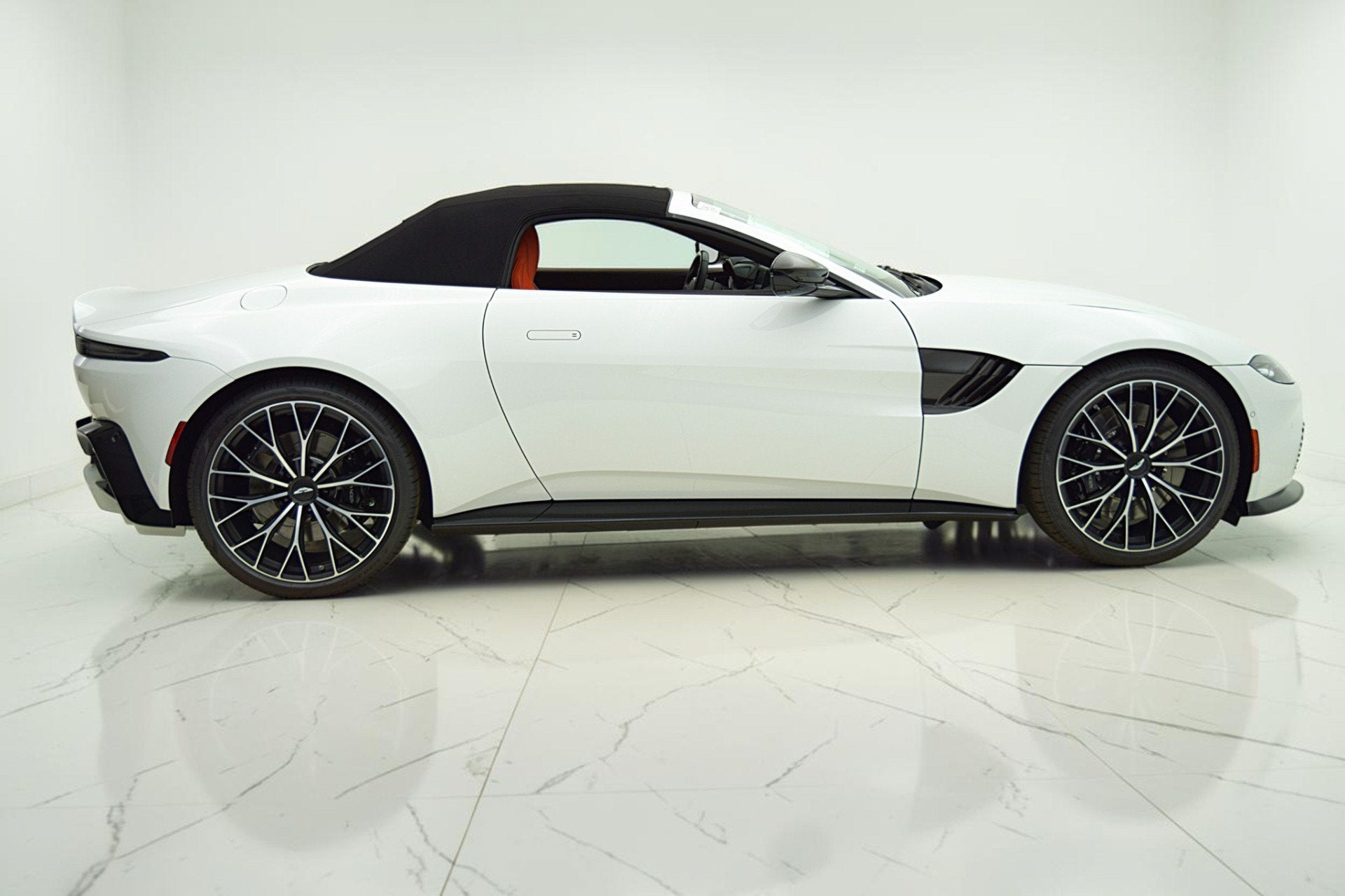 2023 Aston Martin Vantage Roadster