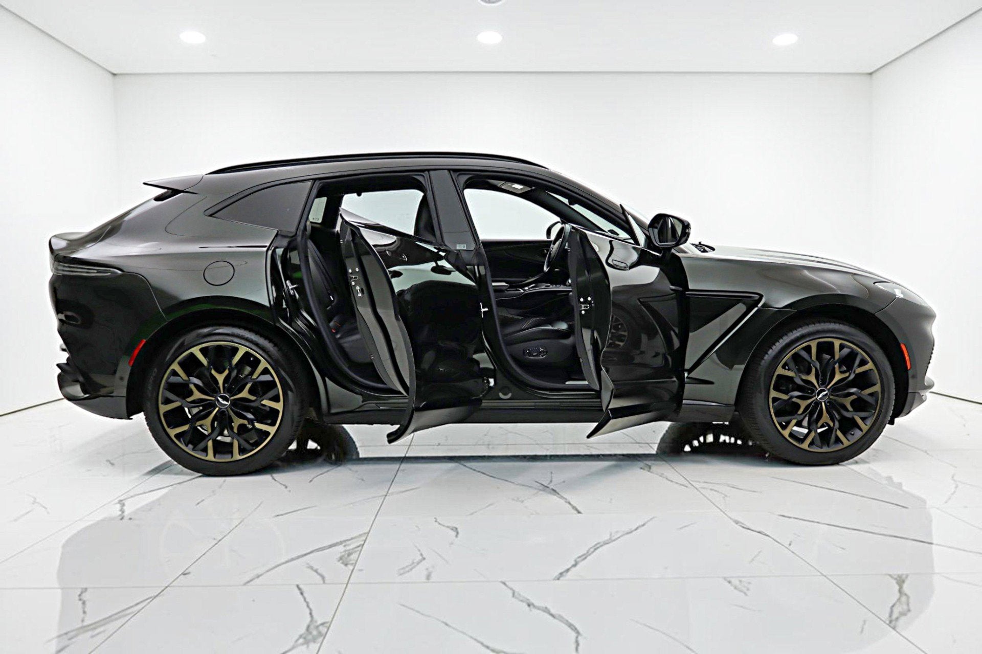 2021 Aston Martin DBX DBX
