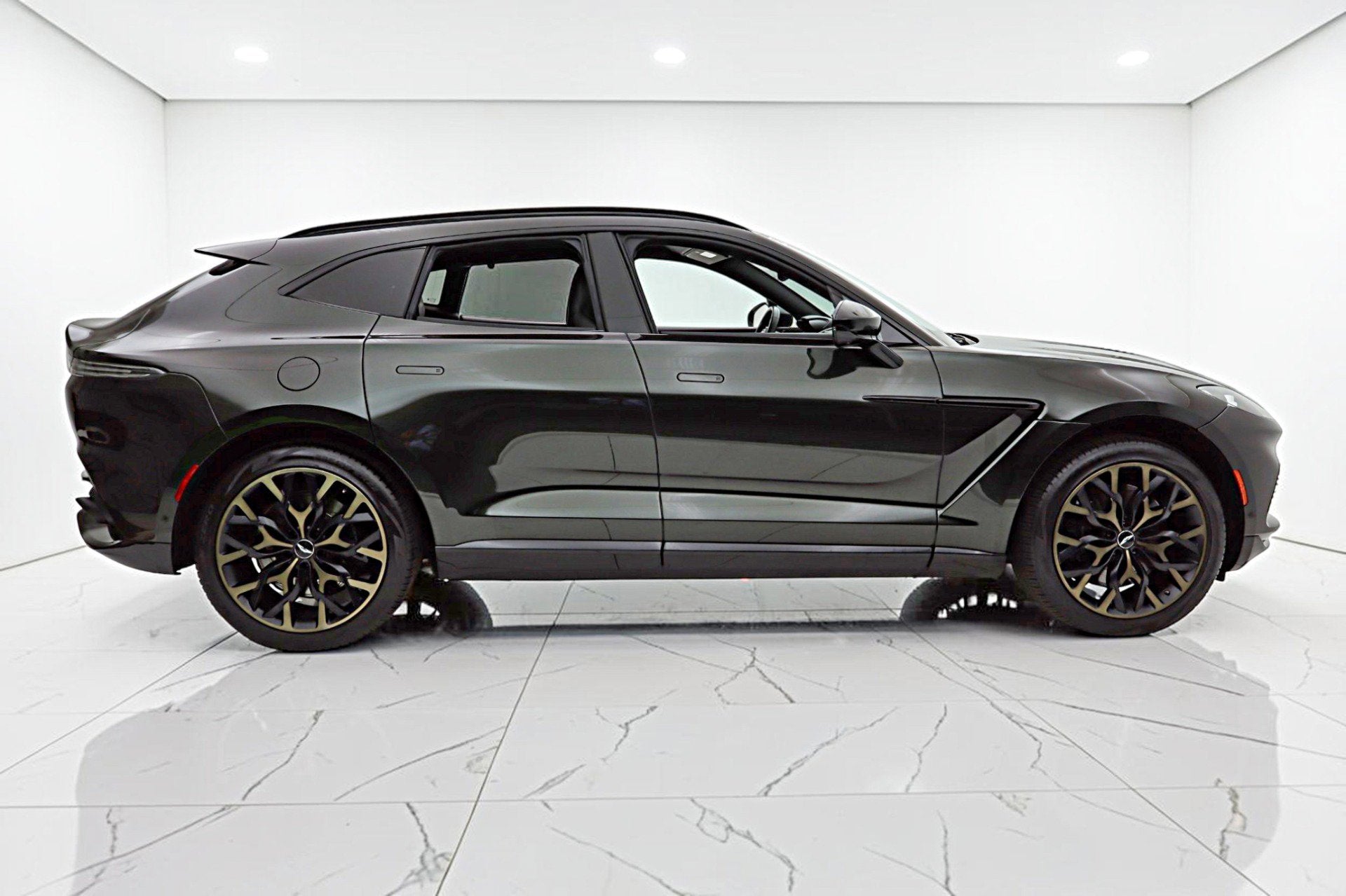 2021 Aston Martin DBX DBX
