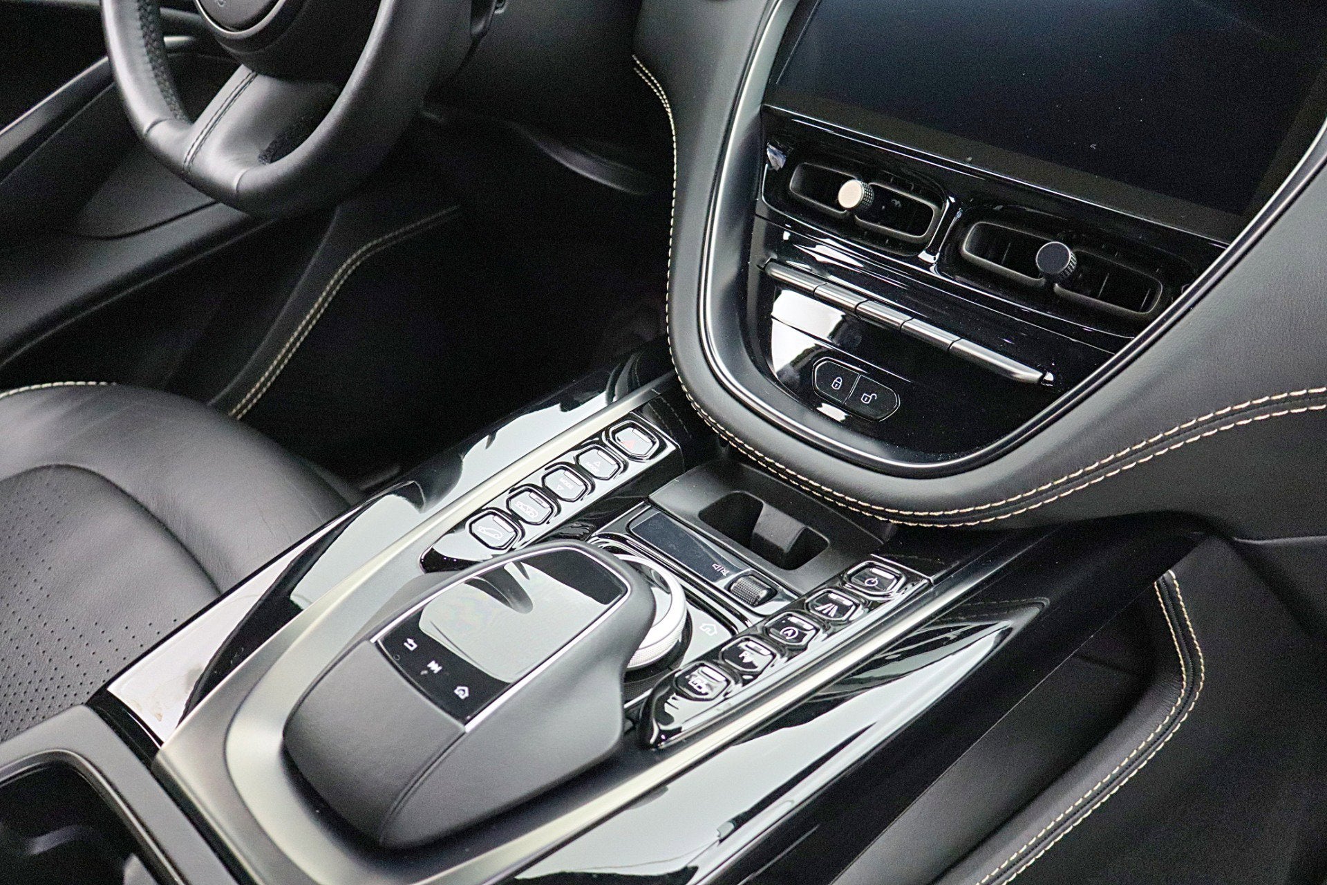 2021 Aston Martin DBX DBX
