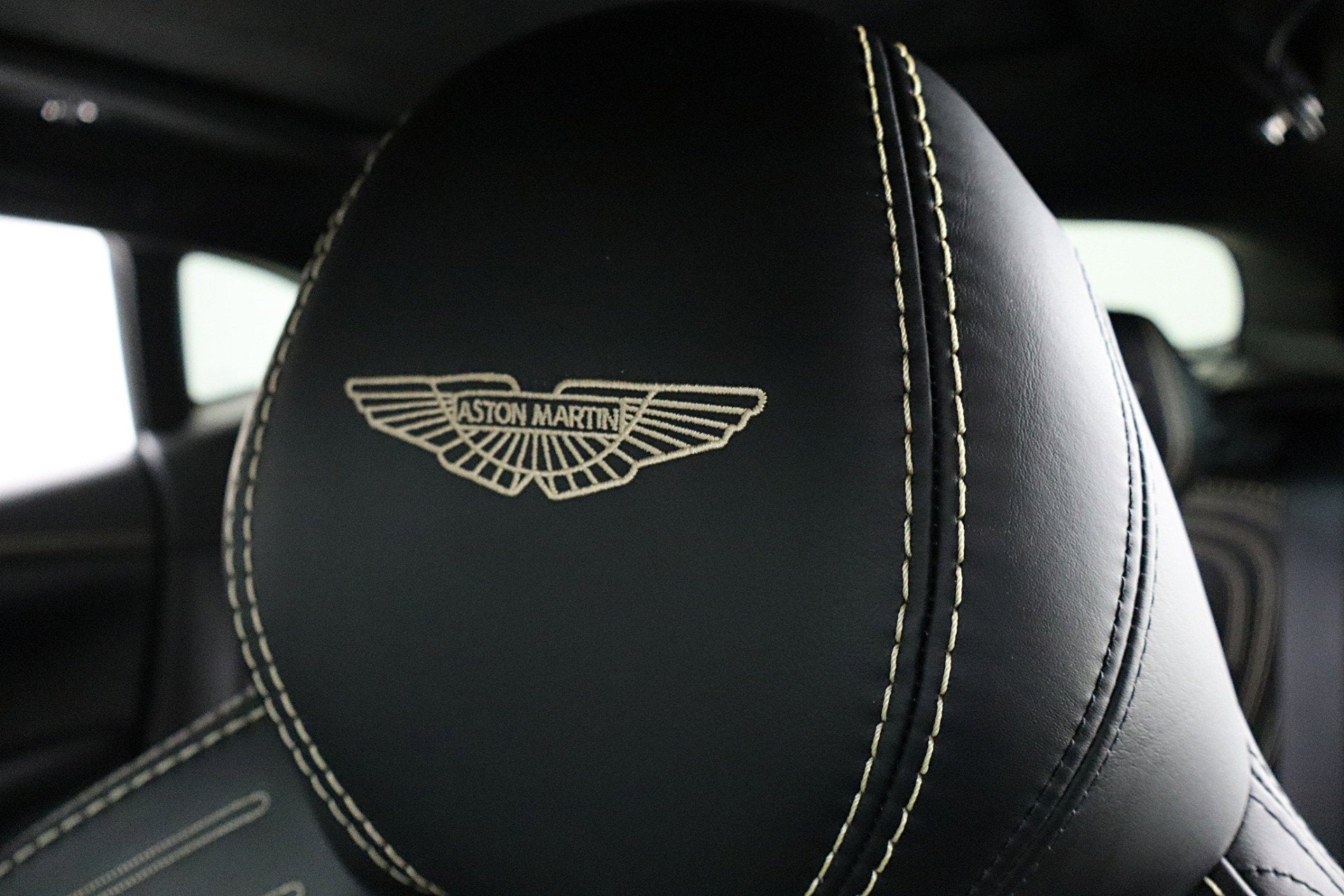 2021 Aston Martin DBX DBX