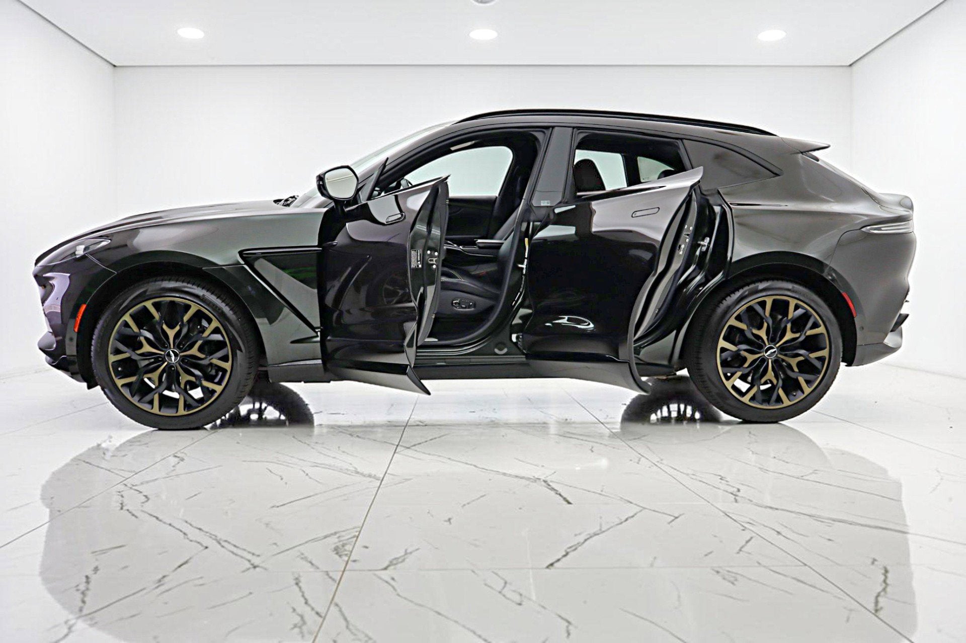 2021 Aston Martin DBX DBX