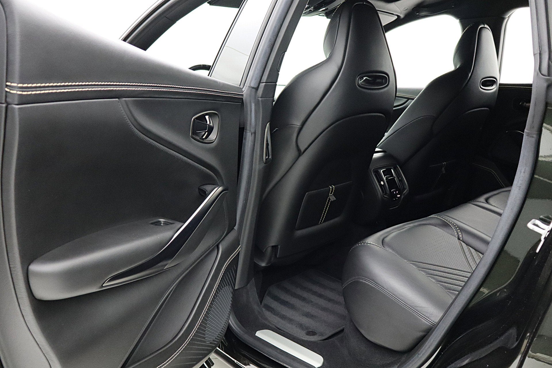 2021 Aston Martin DBX DBX