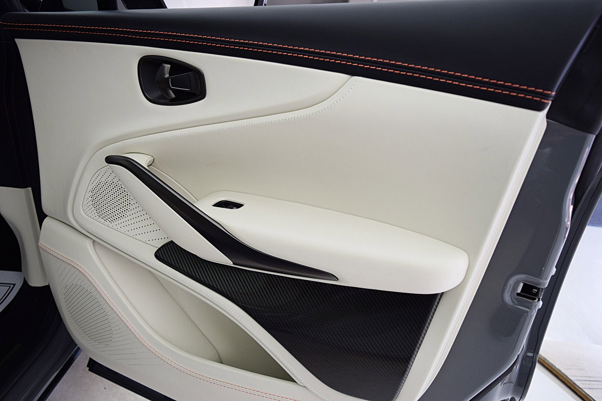 2022 Aston Martin DBX DBX