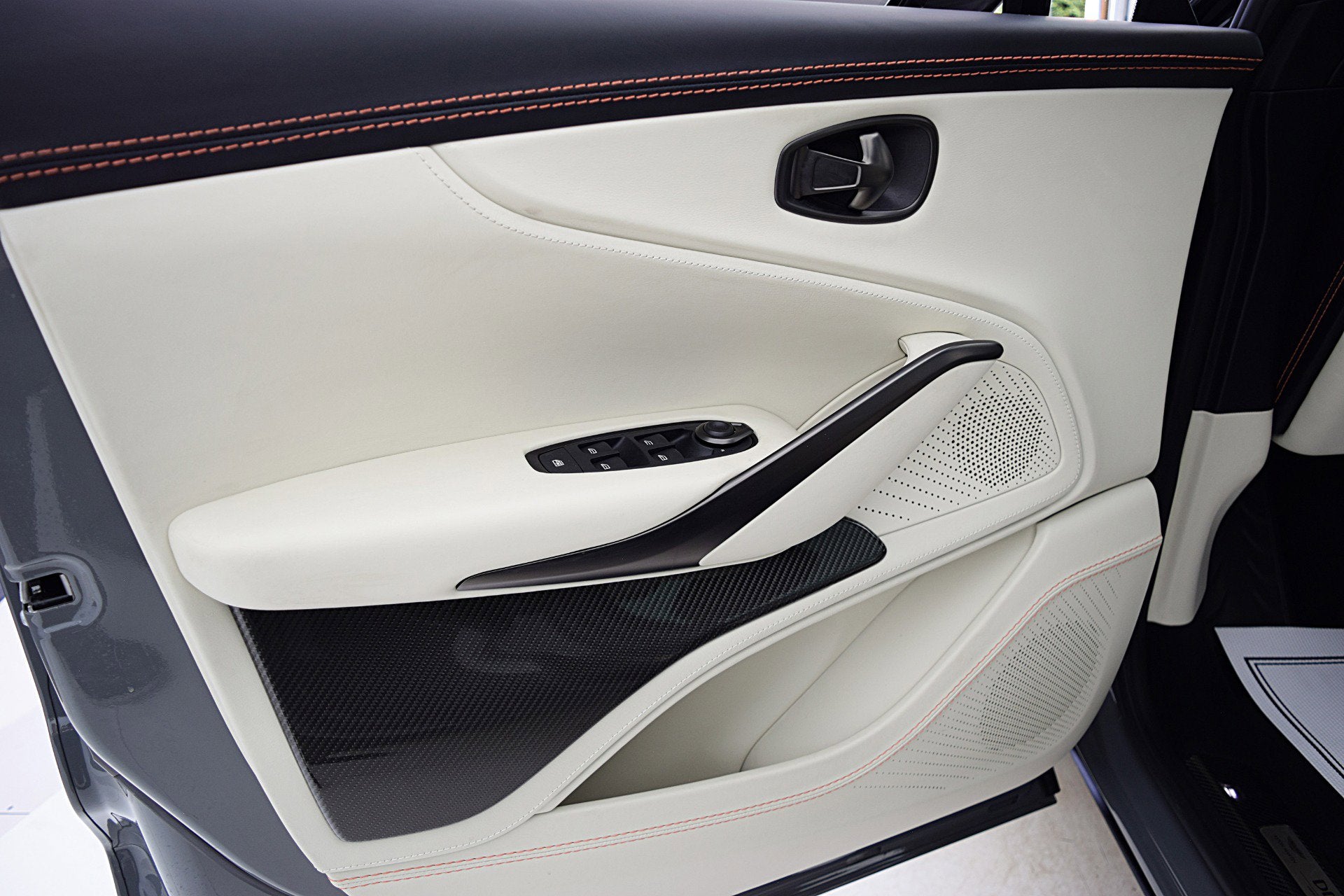 2022 Aston Martin DBX DBX