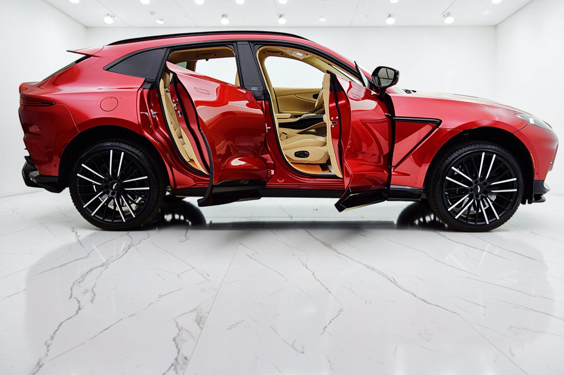 2023 Aston Martin DBX 707