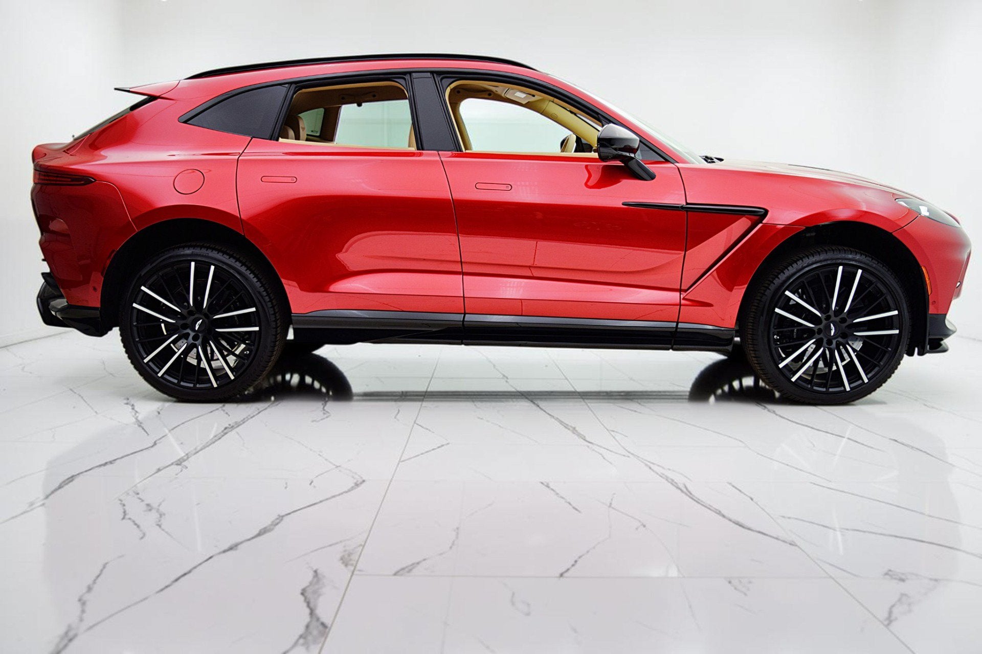 2023 Aston Martin DBX 707