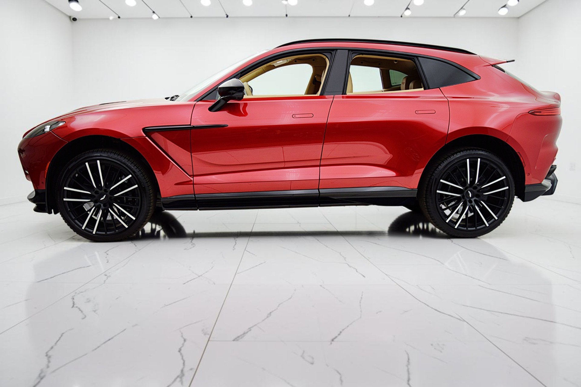 2023 Aston Martin DBX 707