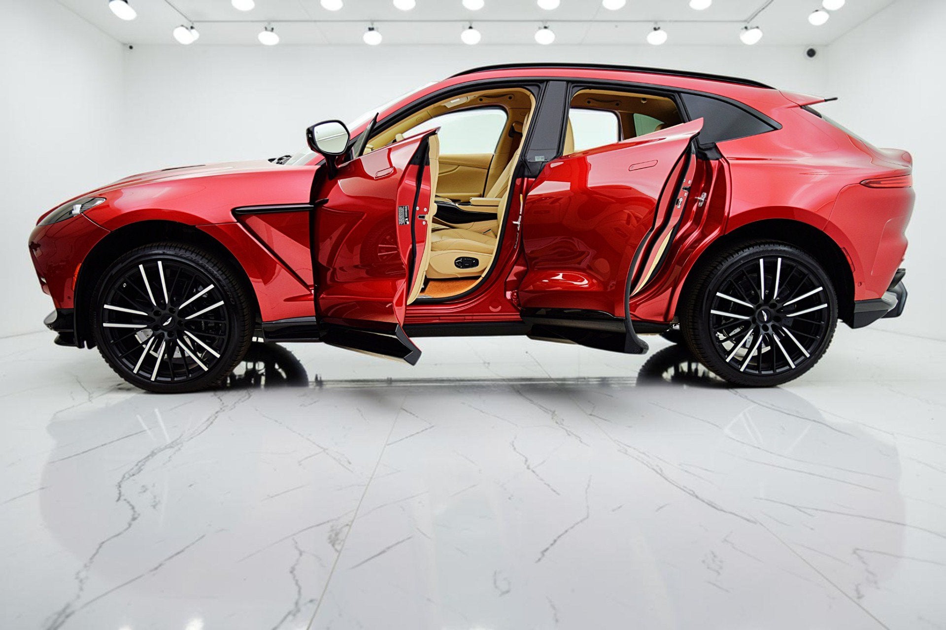 2023 Aston Martin DBX 707