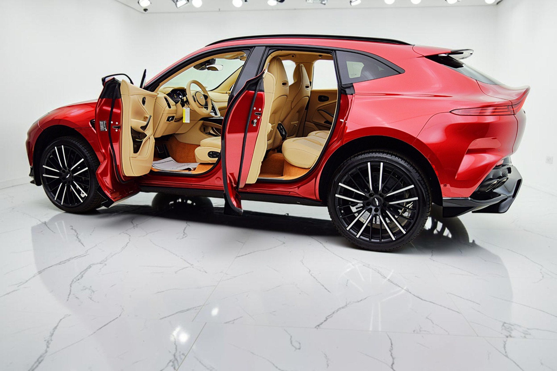 2023 Aston Martin DBX 707