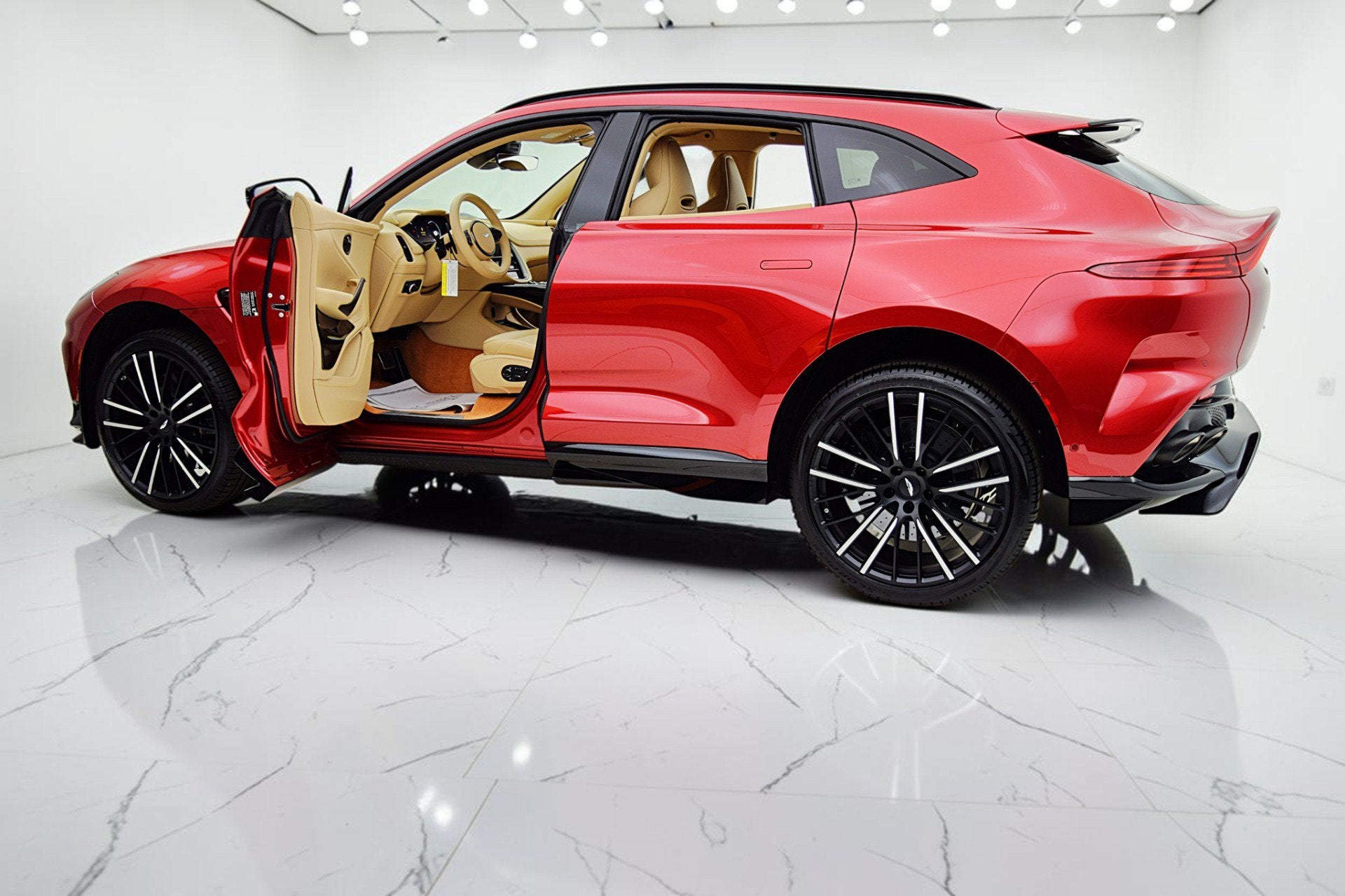 2023 Aston Martin DBX 707