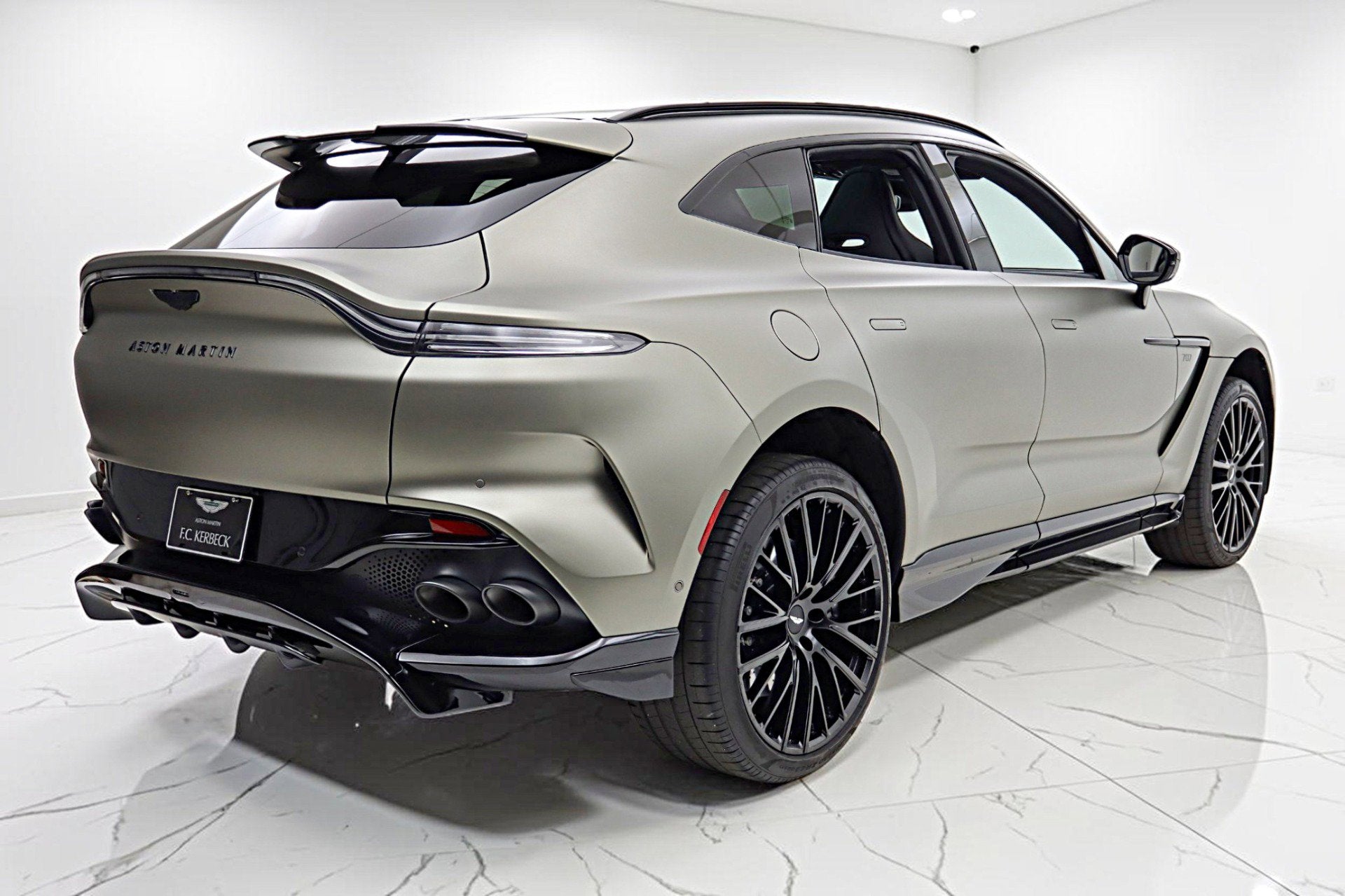 2023 Aston Martin DBX 707