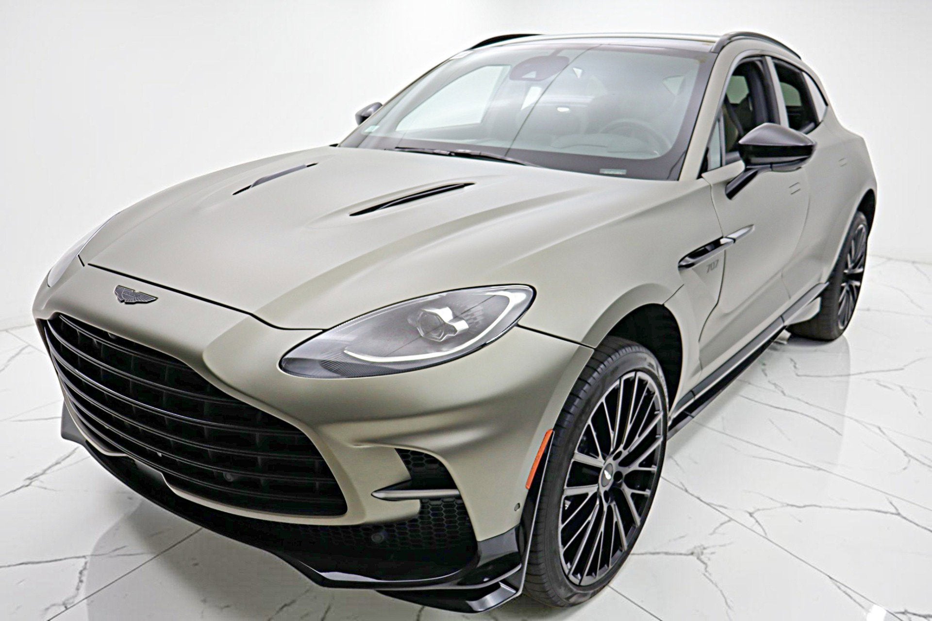 2023 Aston Martin DBX 707