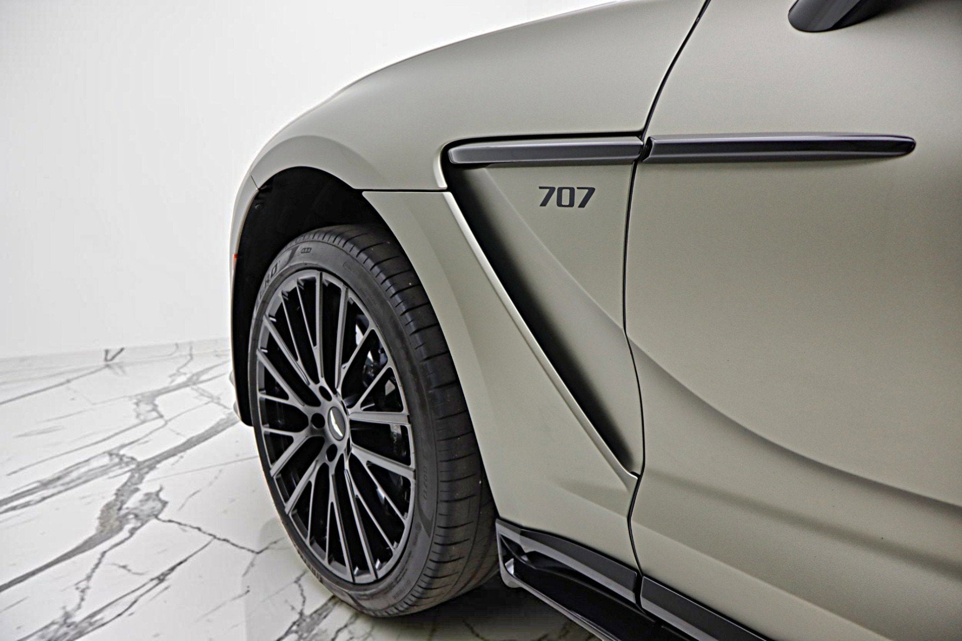 2023 Aston Martin DBX 707